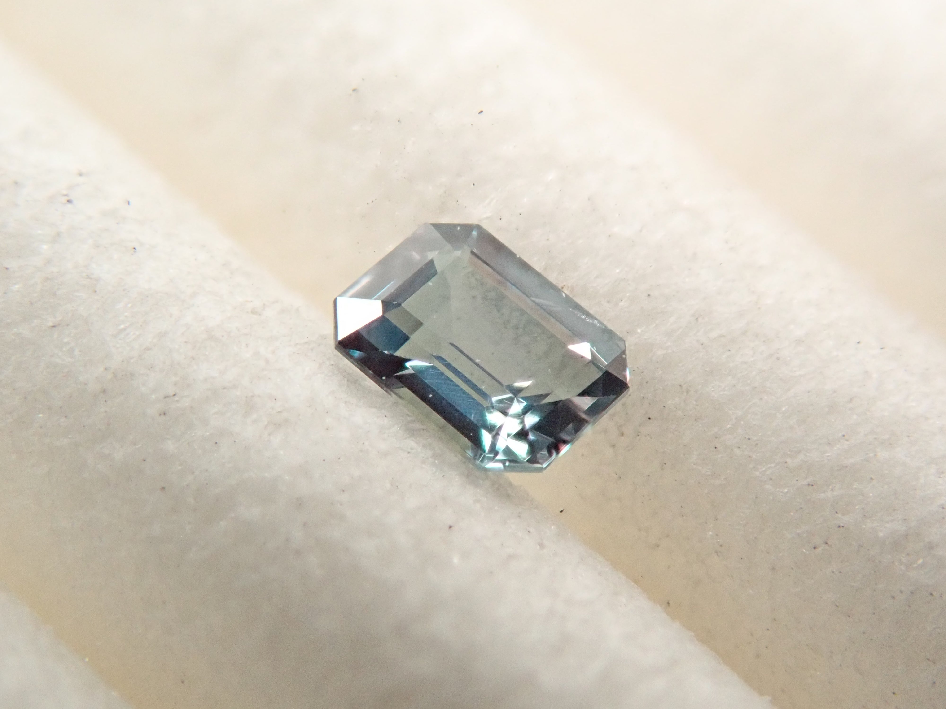 ブラジル産アレキサンドライト 0.066ctルース