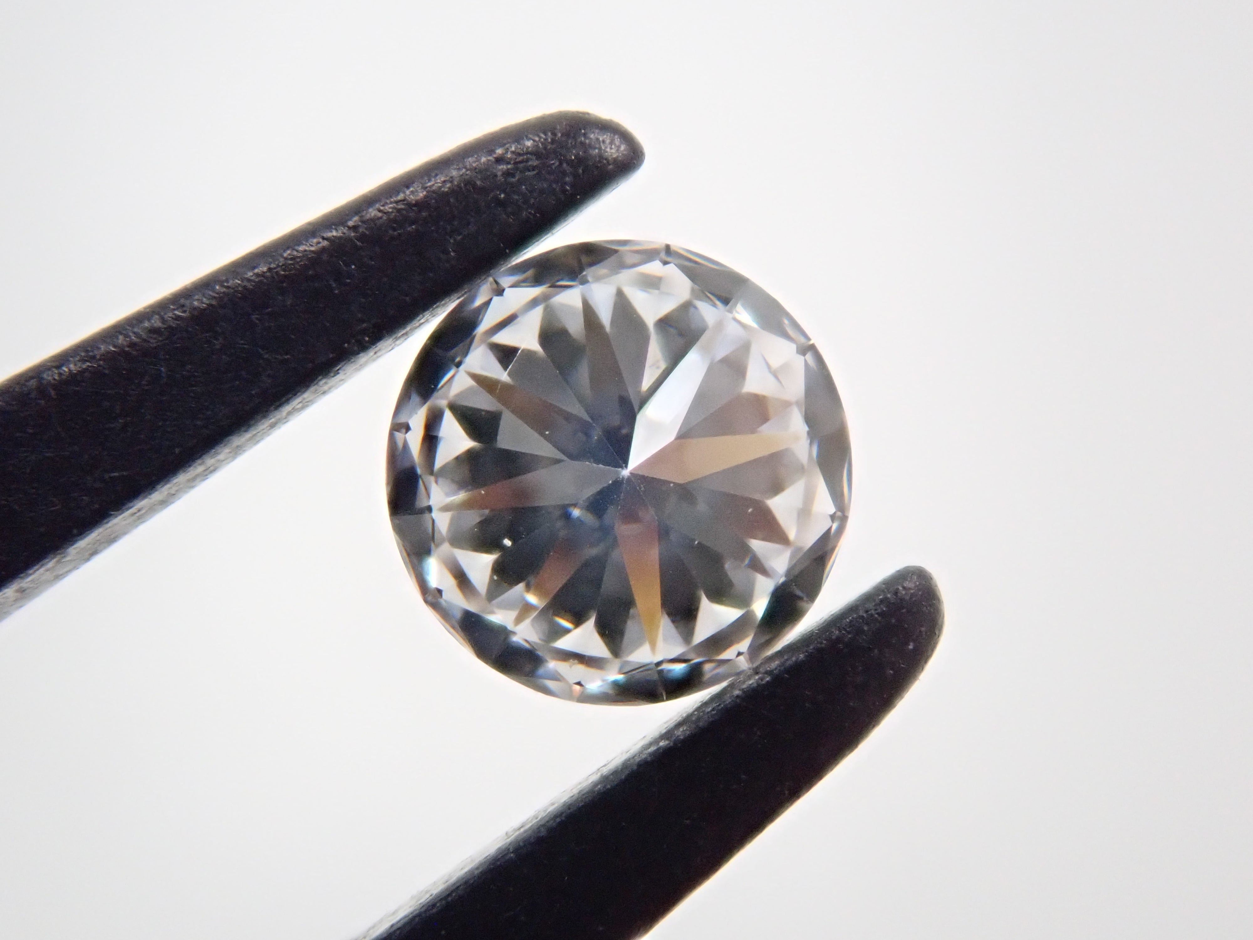 インターナリーフローレスダイヤモンド 4mm/0.240ctルース(E, IF) GIA