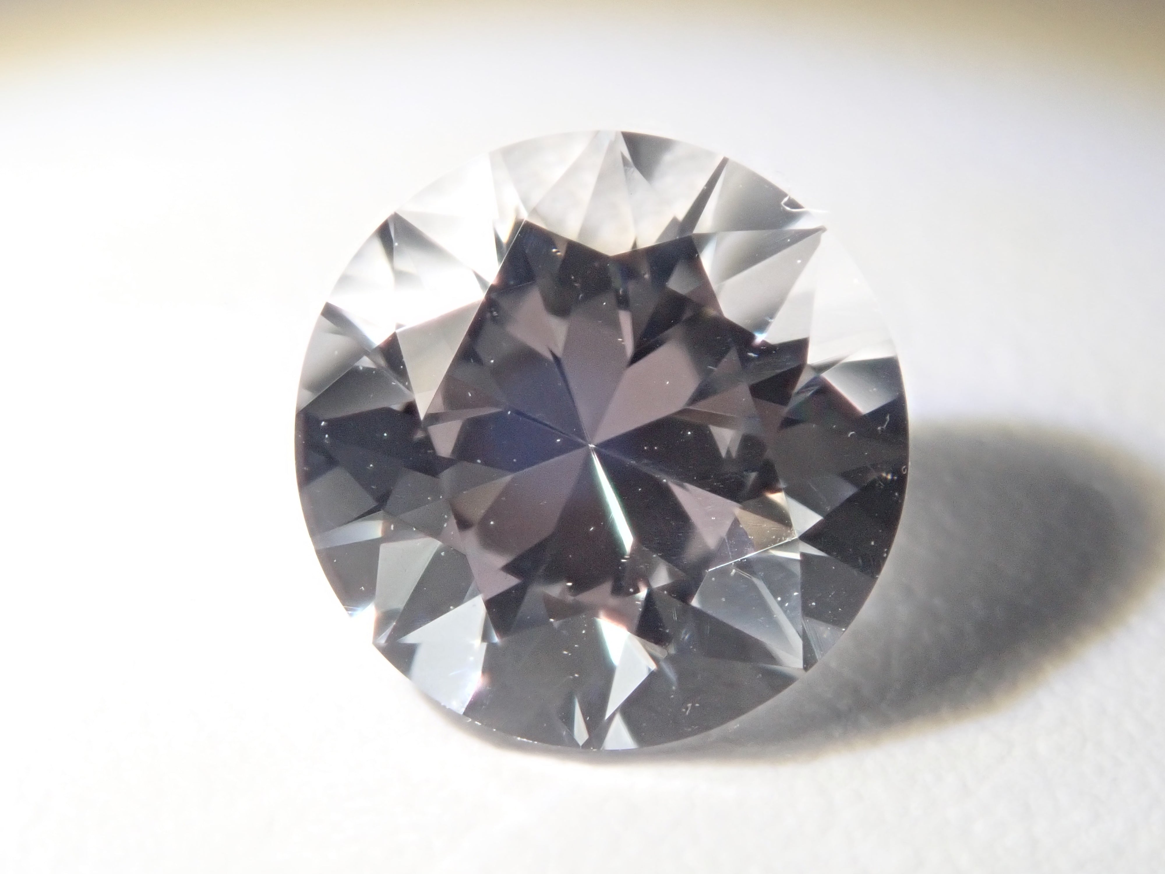 ロシア産フェナカイト 6.6mm/1.058ctルース