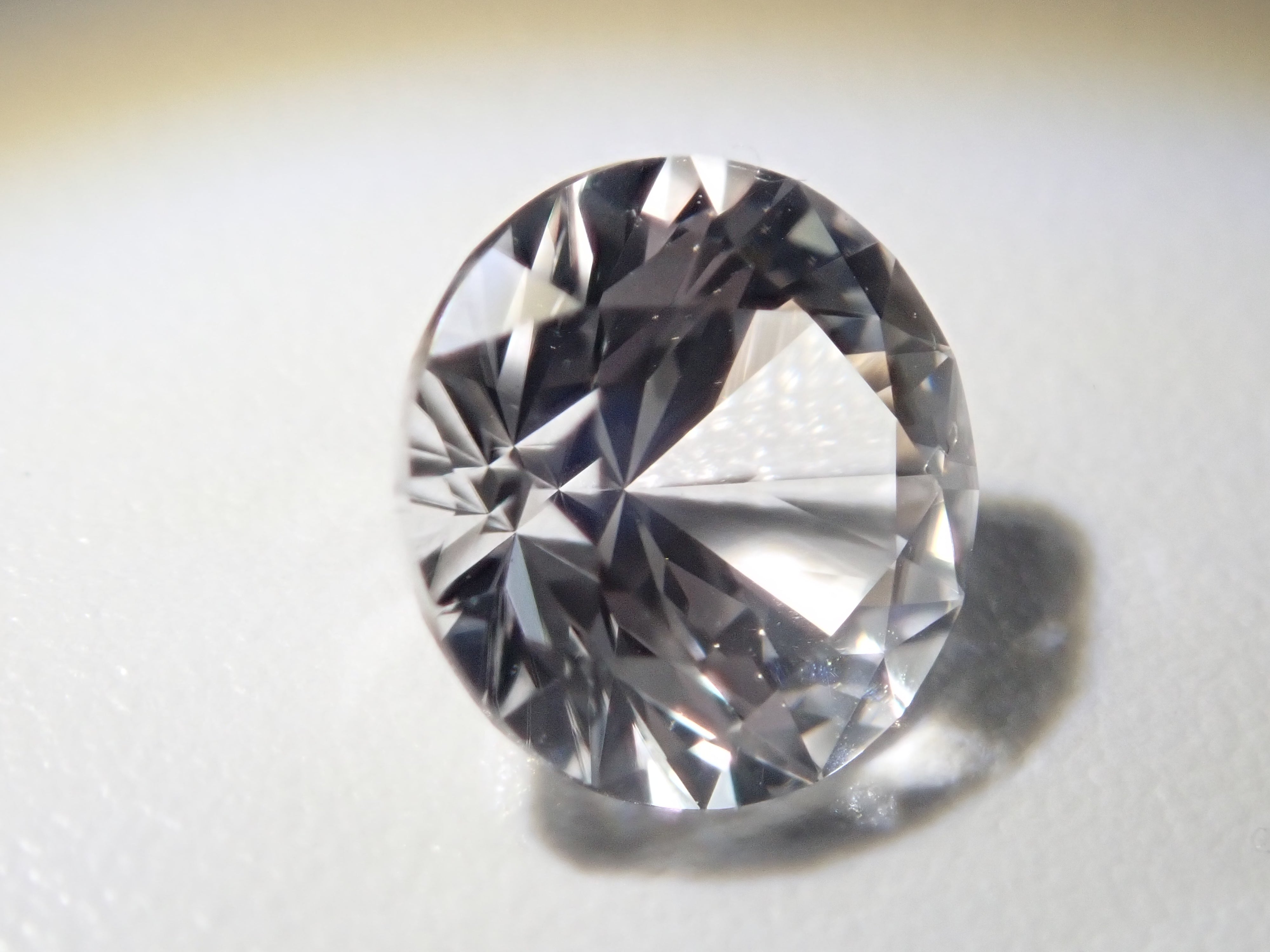 ロシア産フェナカイト 6.6mm/1.058ctルース