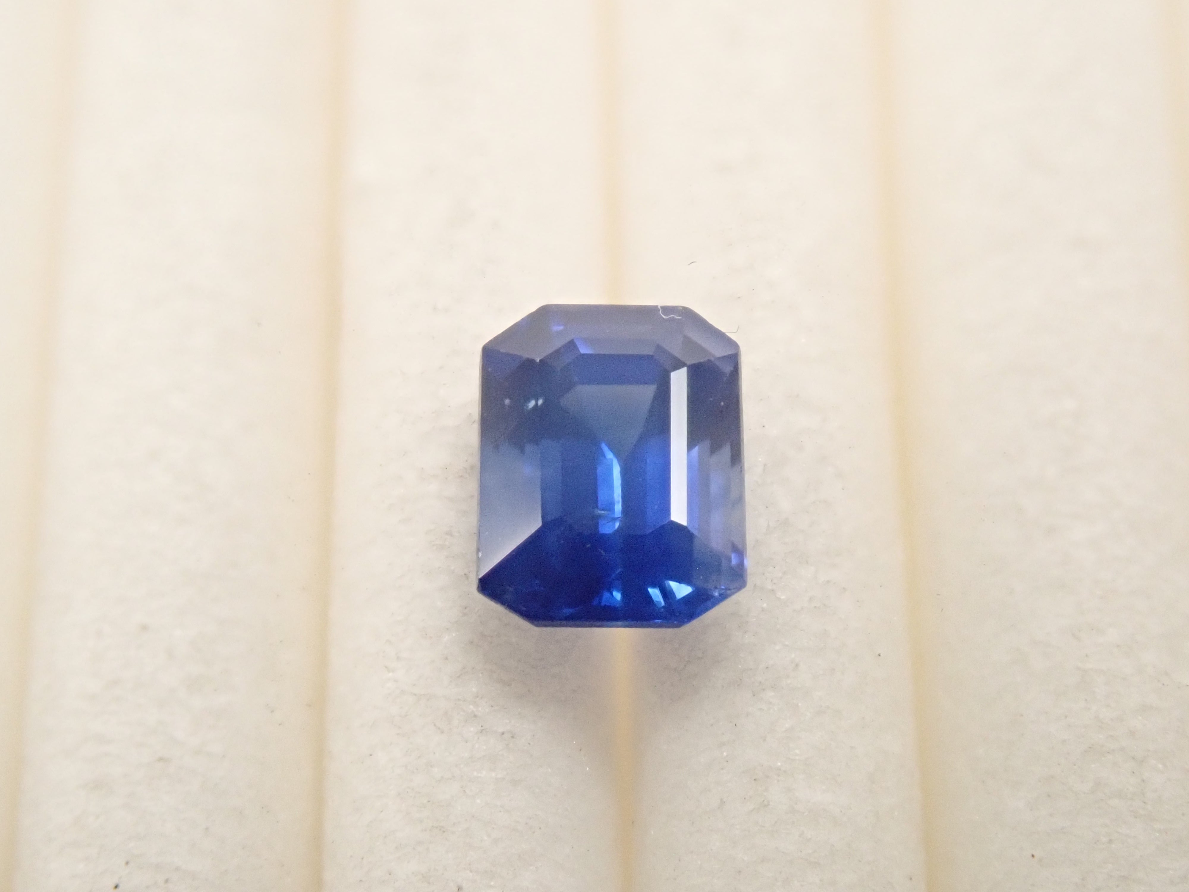 【12562679掲載】スリランカ産ブルーサファイア 0.557ctルース