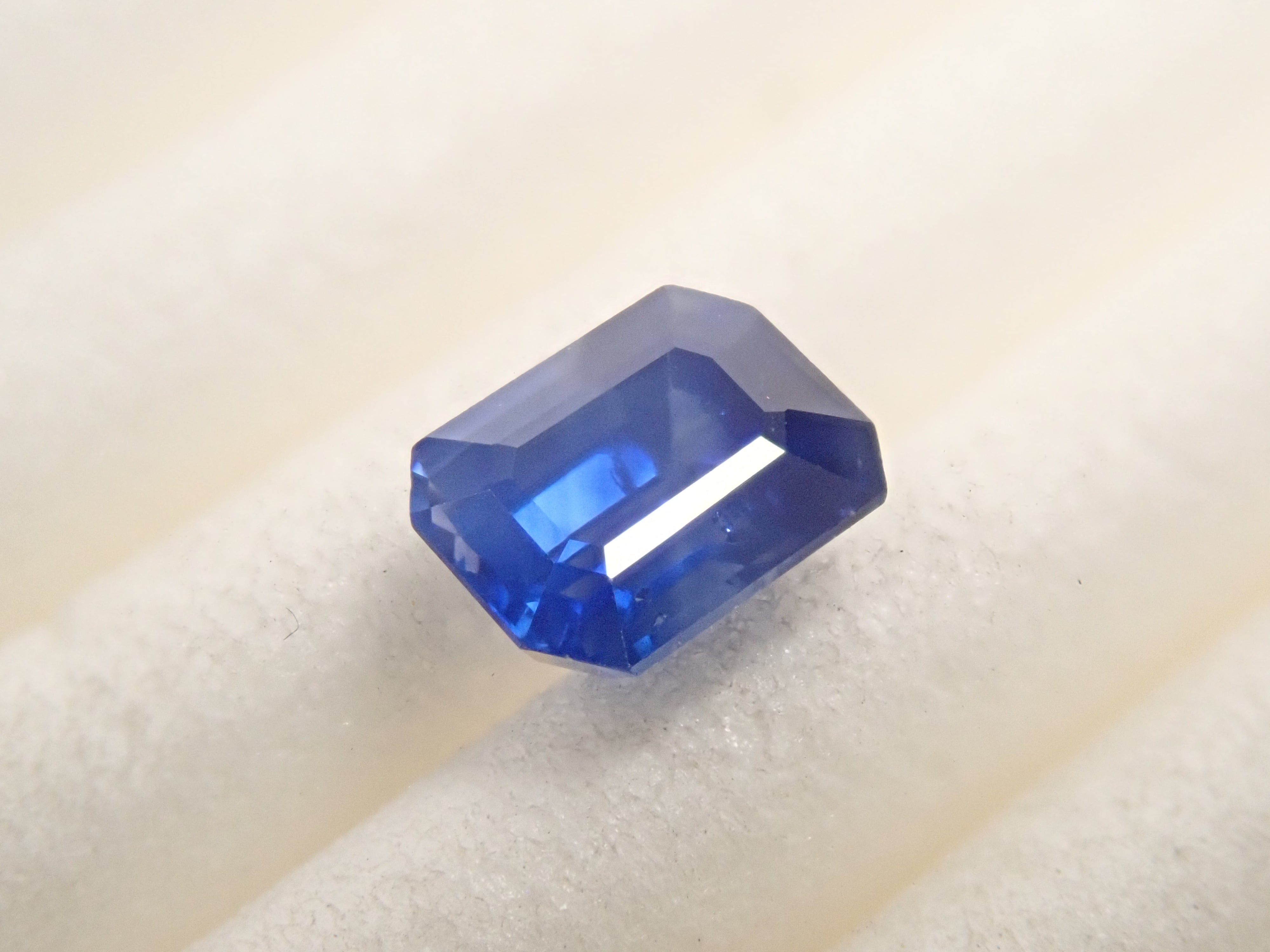 【12562679掲載】スリランカ産ブルーサファイア 0.557ctルース