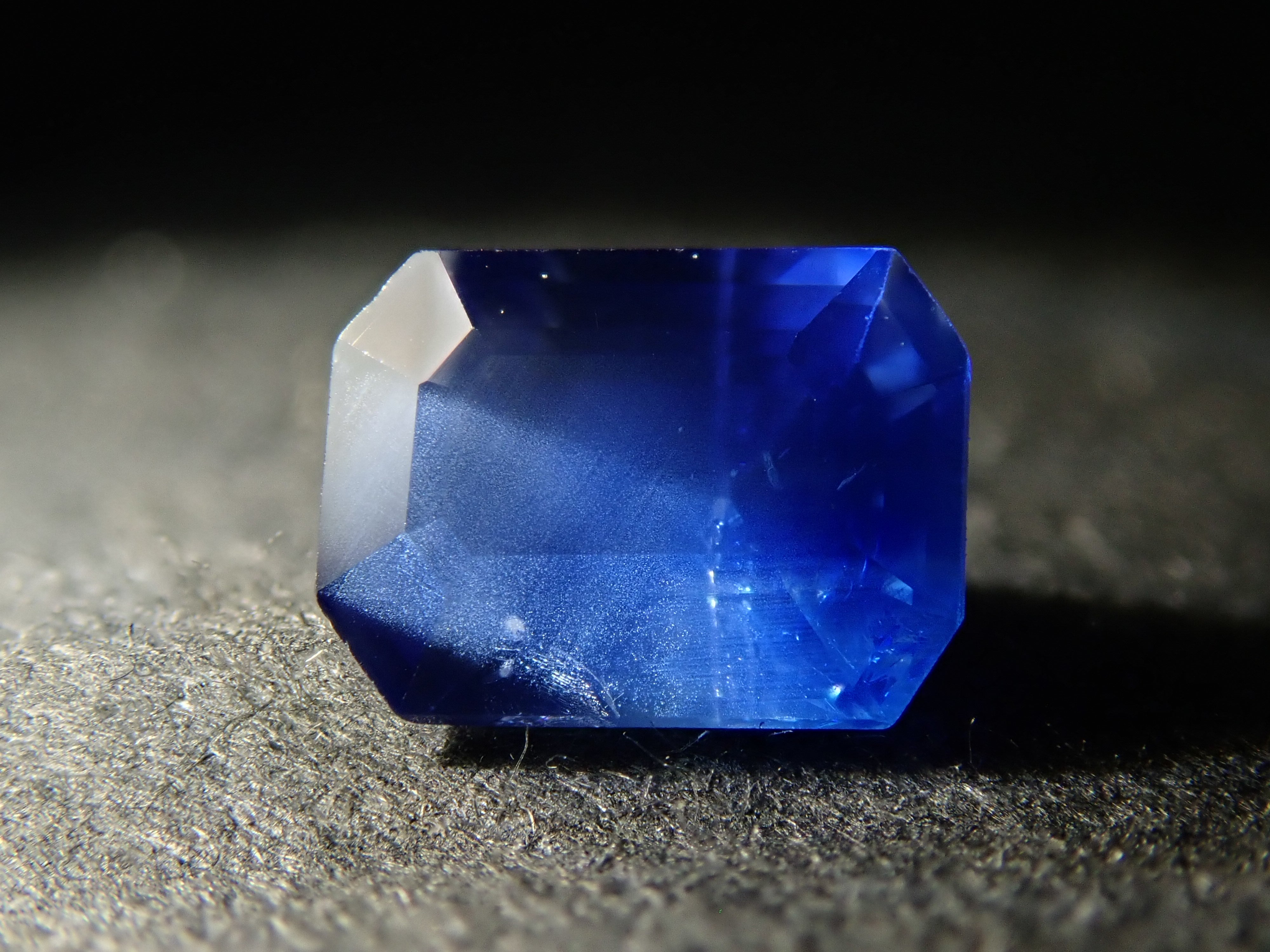 【12562679掲載】スリランカ産ブルーサファイア 0.557ctルース