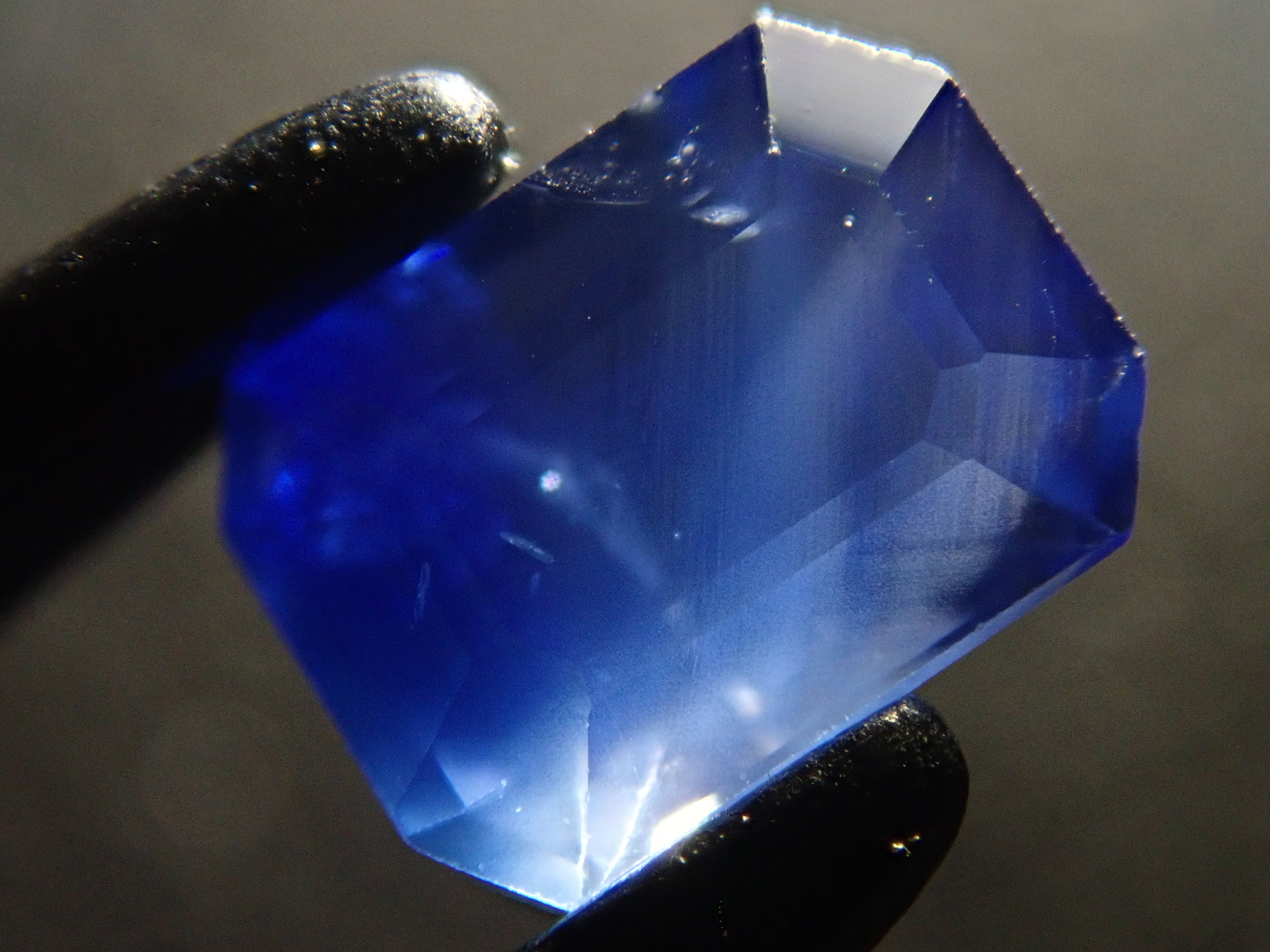 【12562679掲載】スリランカ産ブルーサファイア 0.557ctルース