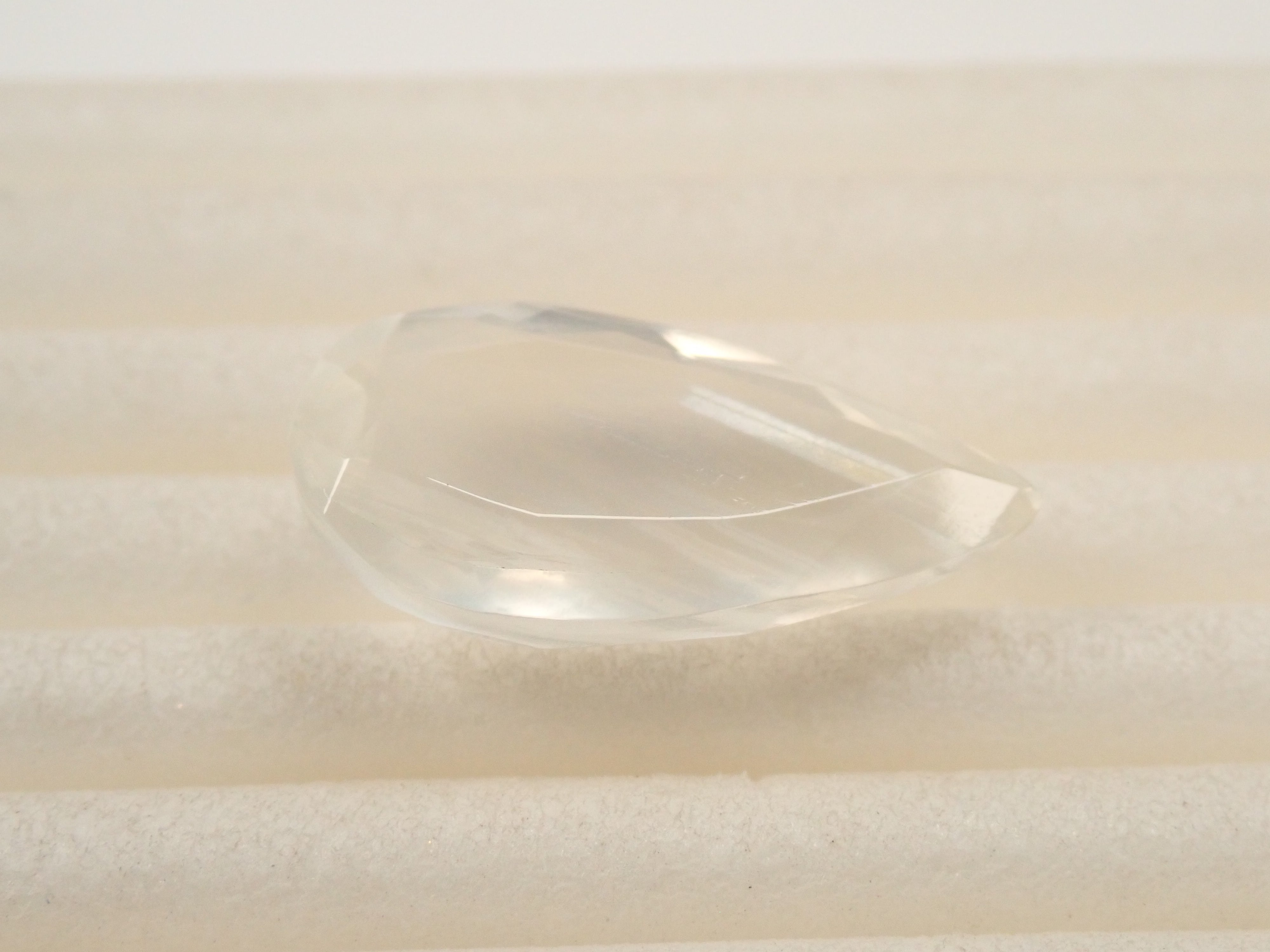 【12562642掲載】マラウイ産ムーンストーン(マラウイムーンストーン) 4.392ctルース