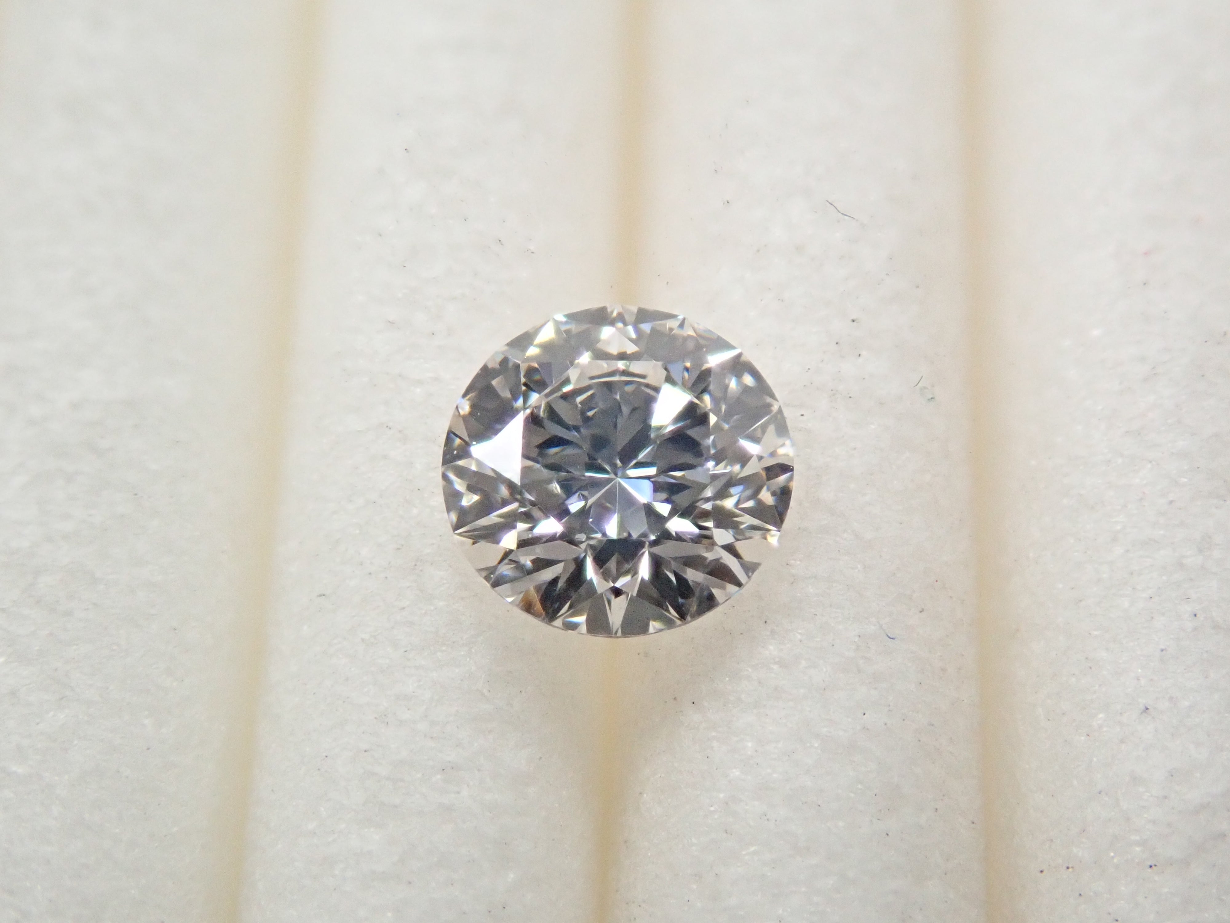 インターナリーフローレスダイヤモンド 4mm/0.240ctルース(E, IF) GIA