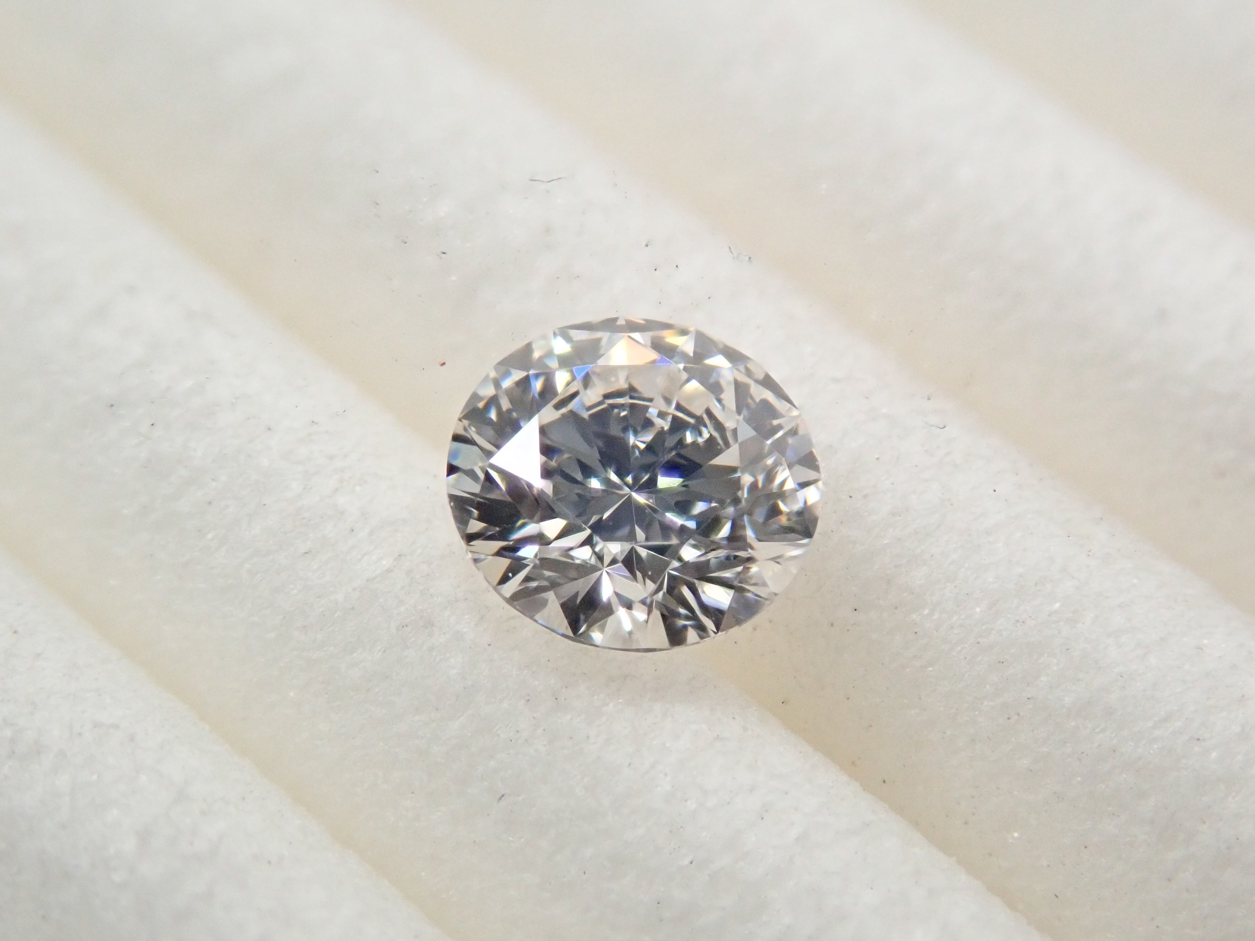 インターナリーフローレスダイヤモンド 4mm/0.240ctルース(E, IF) GIA