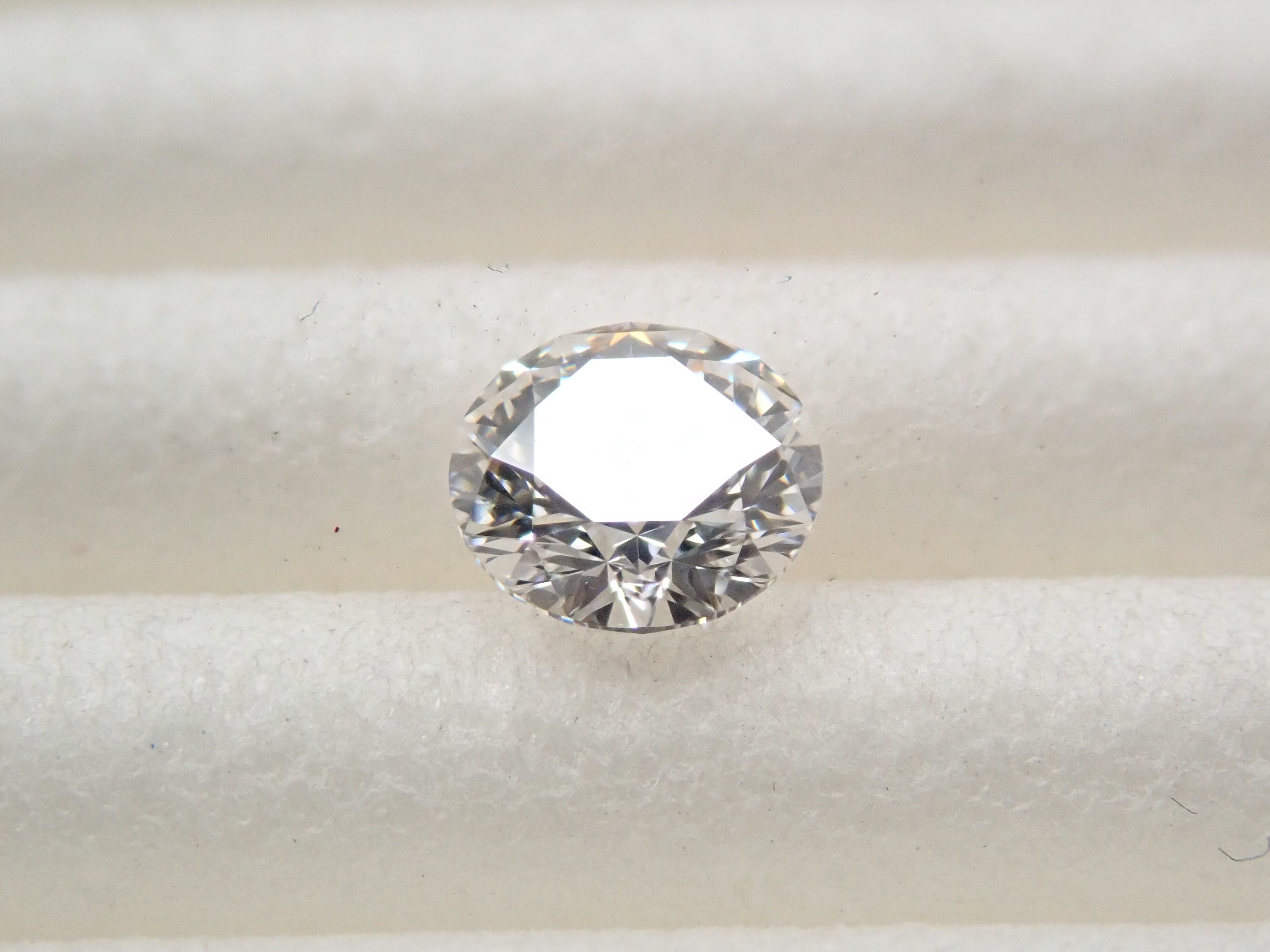 インターナリーフローレスダイヤモンド 4mm/0.240ctルース(E, IF) GIA