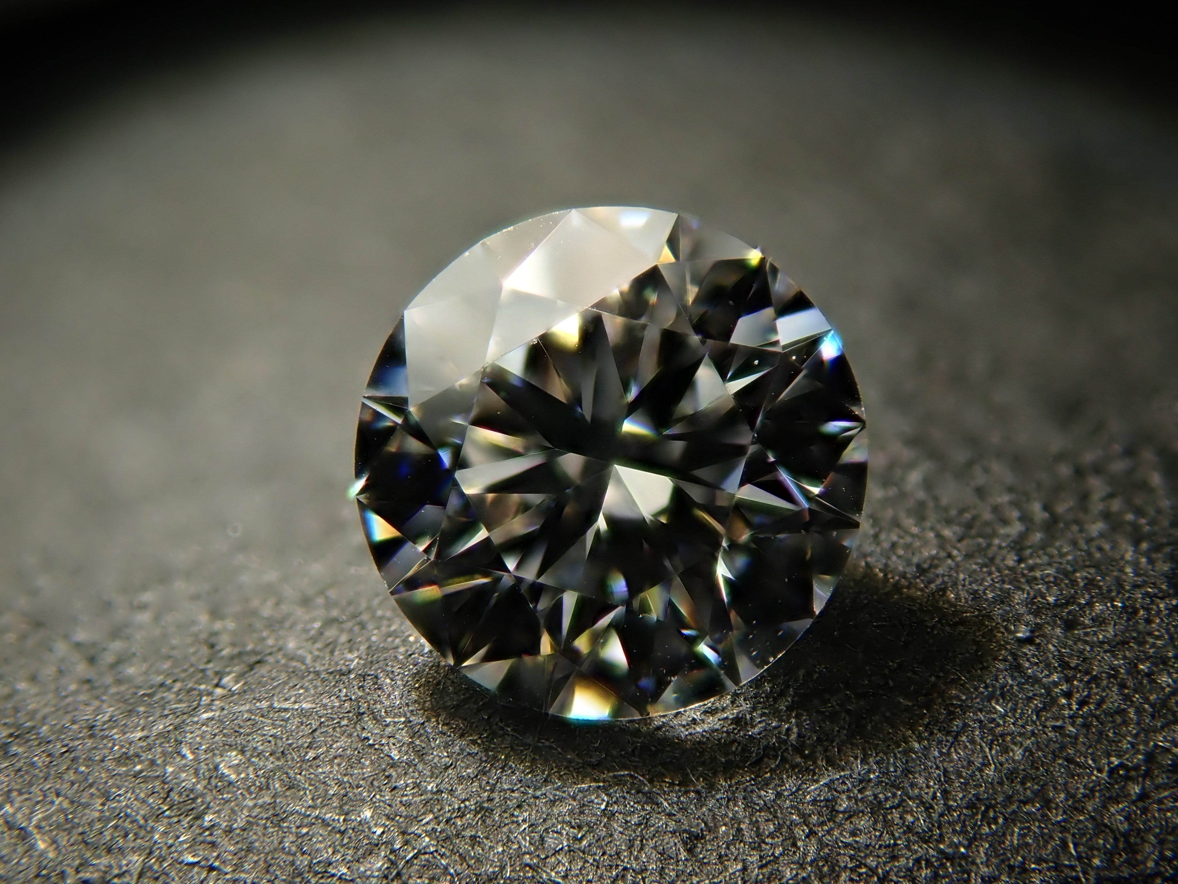 インターナリーフローレスダイヤモンド 4mm/0.240ctルース(E, IF) GIA
