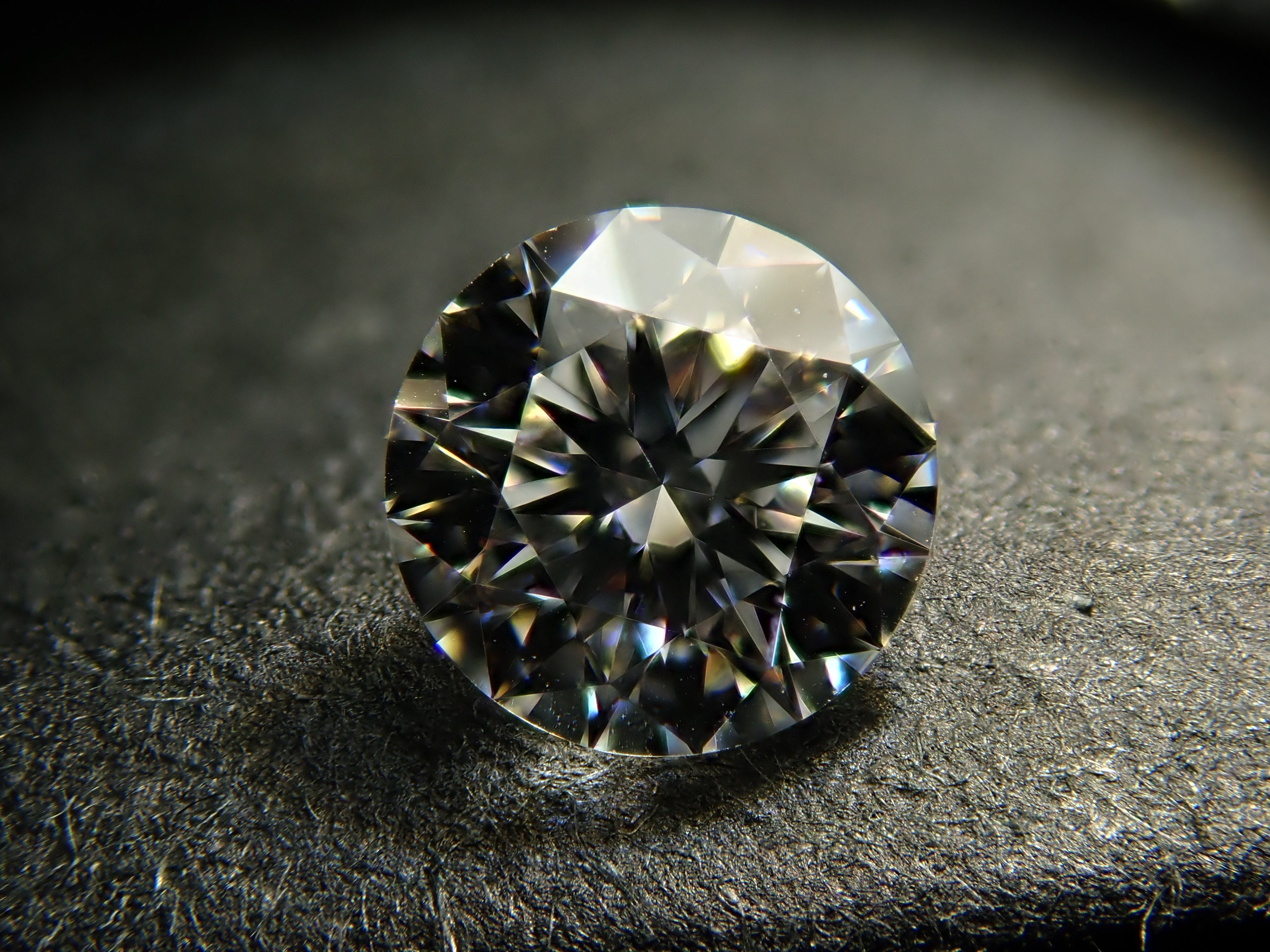 インターナリーフローレスダイヤモンド 4mm/0.240ctルース(E, IF) GIA