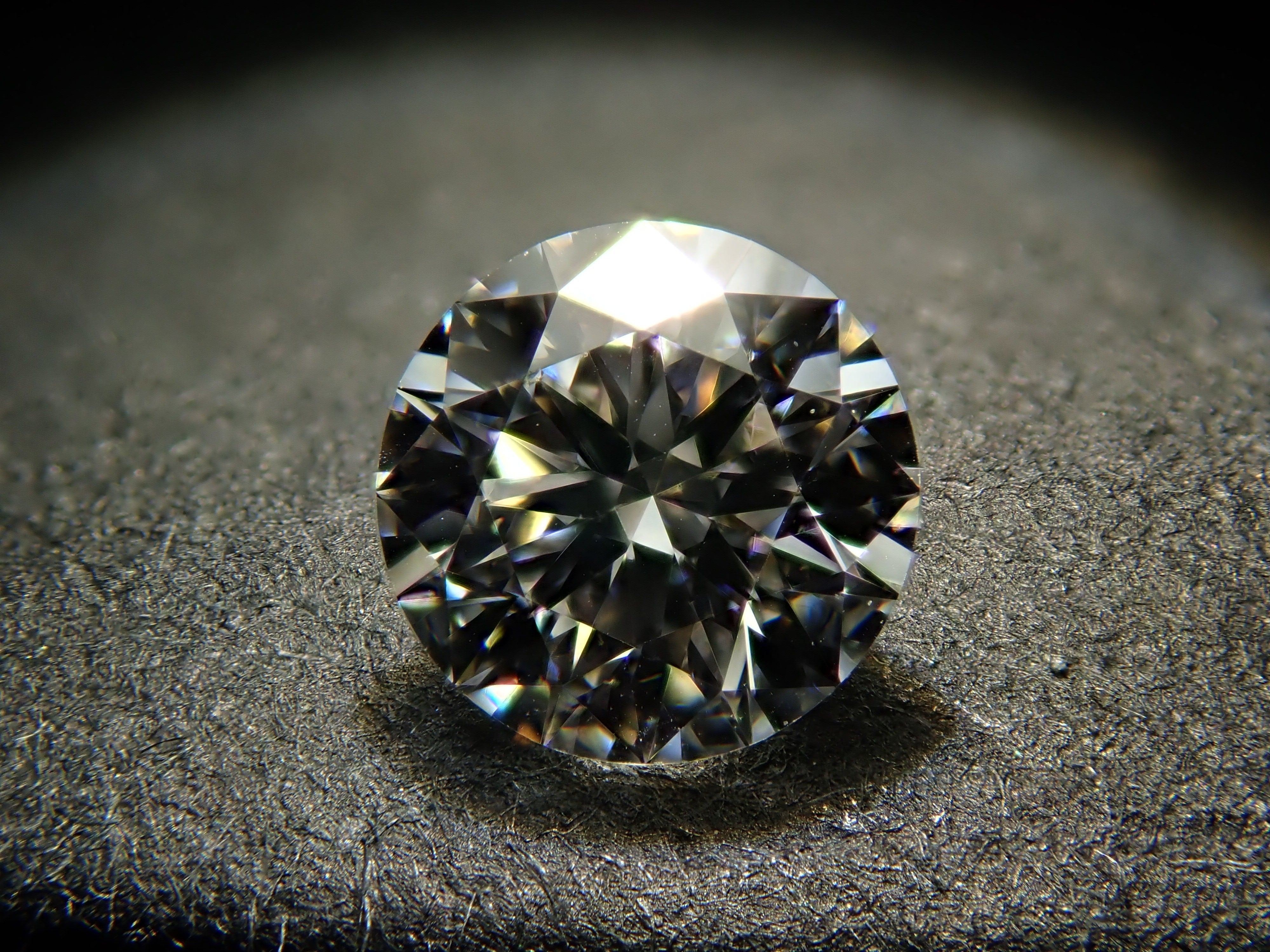 インターナリーフローレスダイヤモンド 4mm/0.240ctルース(E, IF) GIA