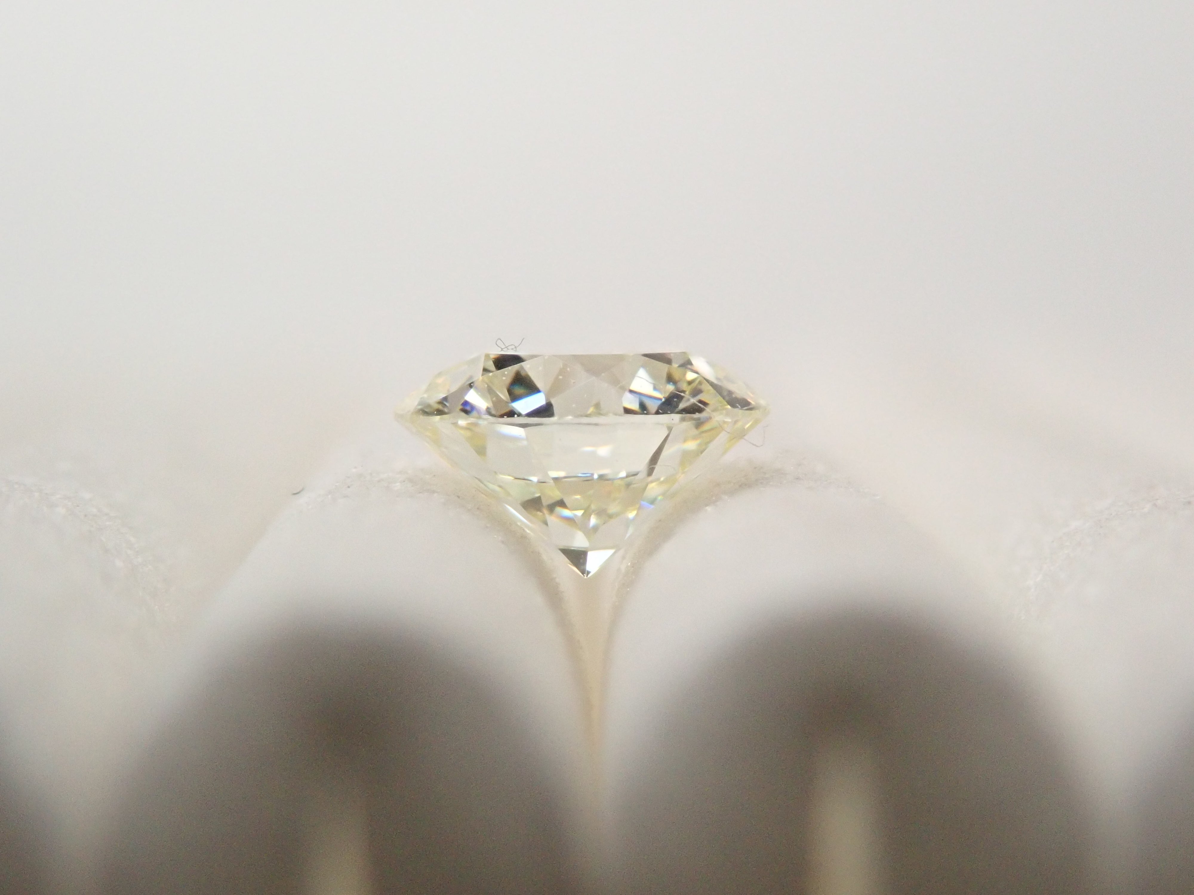 イエローダイヤモンド(H&C) 0.313ctルース(UNDER N(VERY LIGHT YELLOW), VVS-2, Excellent H&C)