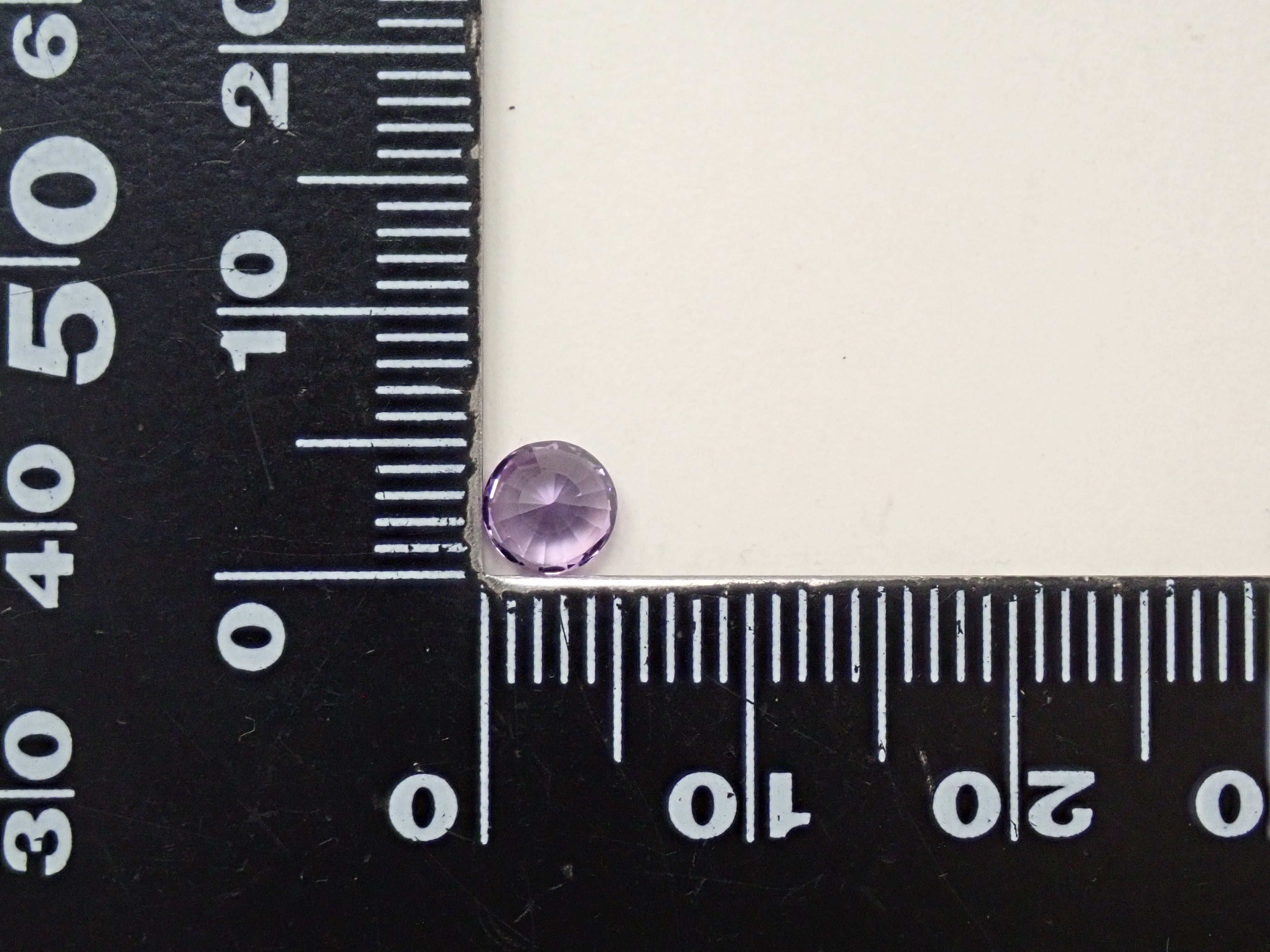 非加熱ヴァイオレットサファイア 5.1mm/0.760ctルース(シルクインクージョン)