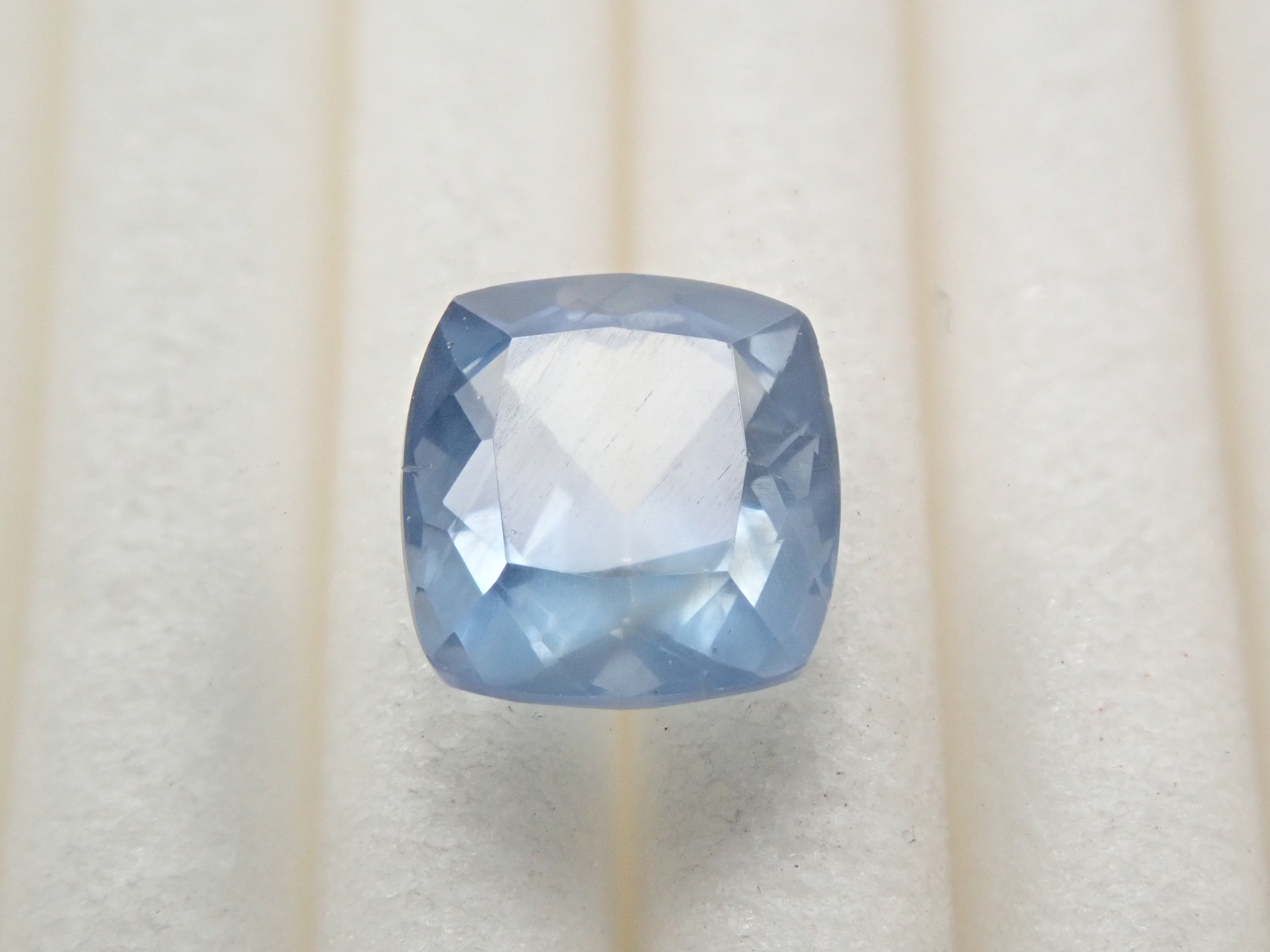 ジンバブエ産ブルーアパタイト(UVタイプ) 1.061ctルース