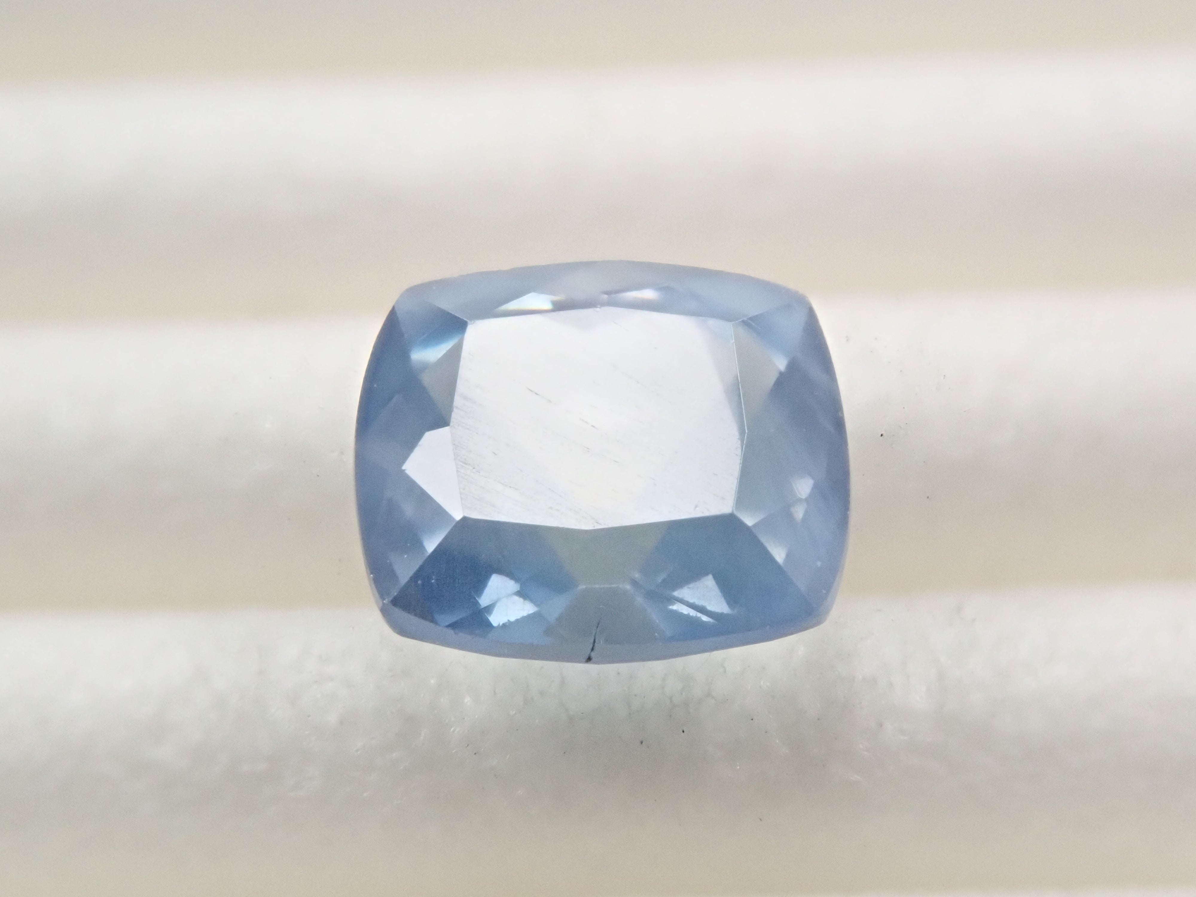 ジンバブエ産ブルーアパタイト(UVタイプ) 1.061ctルース