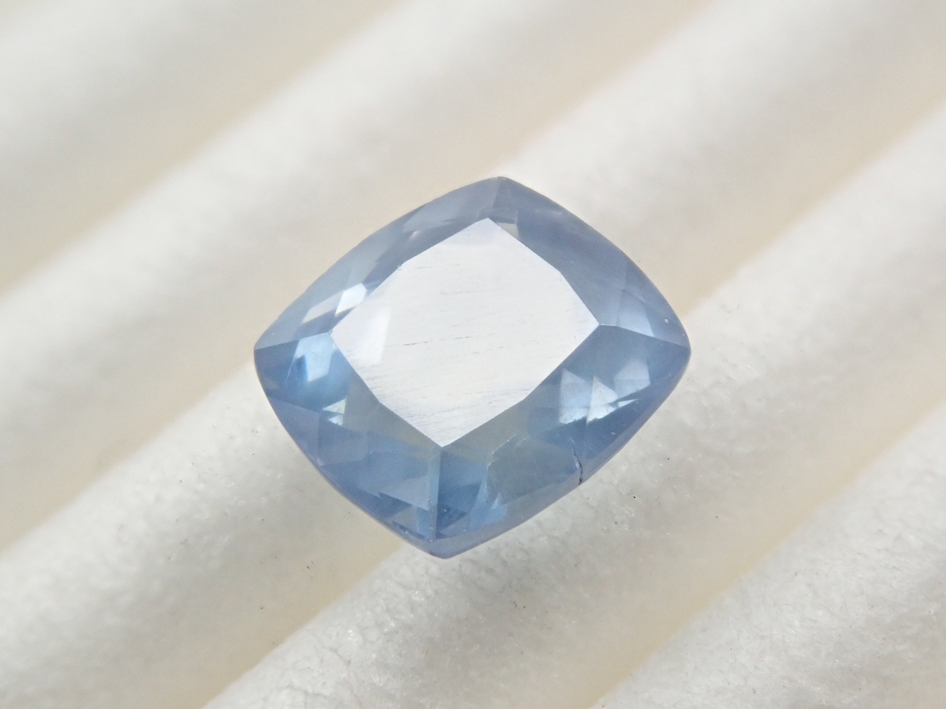 ジンバブエ産ブルーアパタイト(UVタイプ) 1.061ctルース