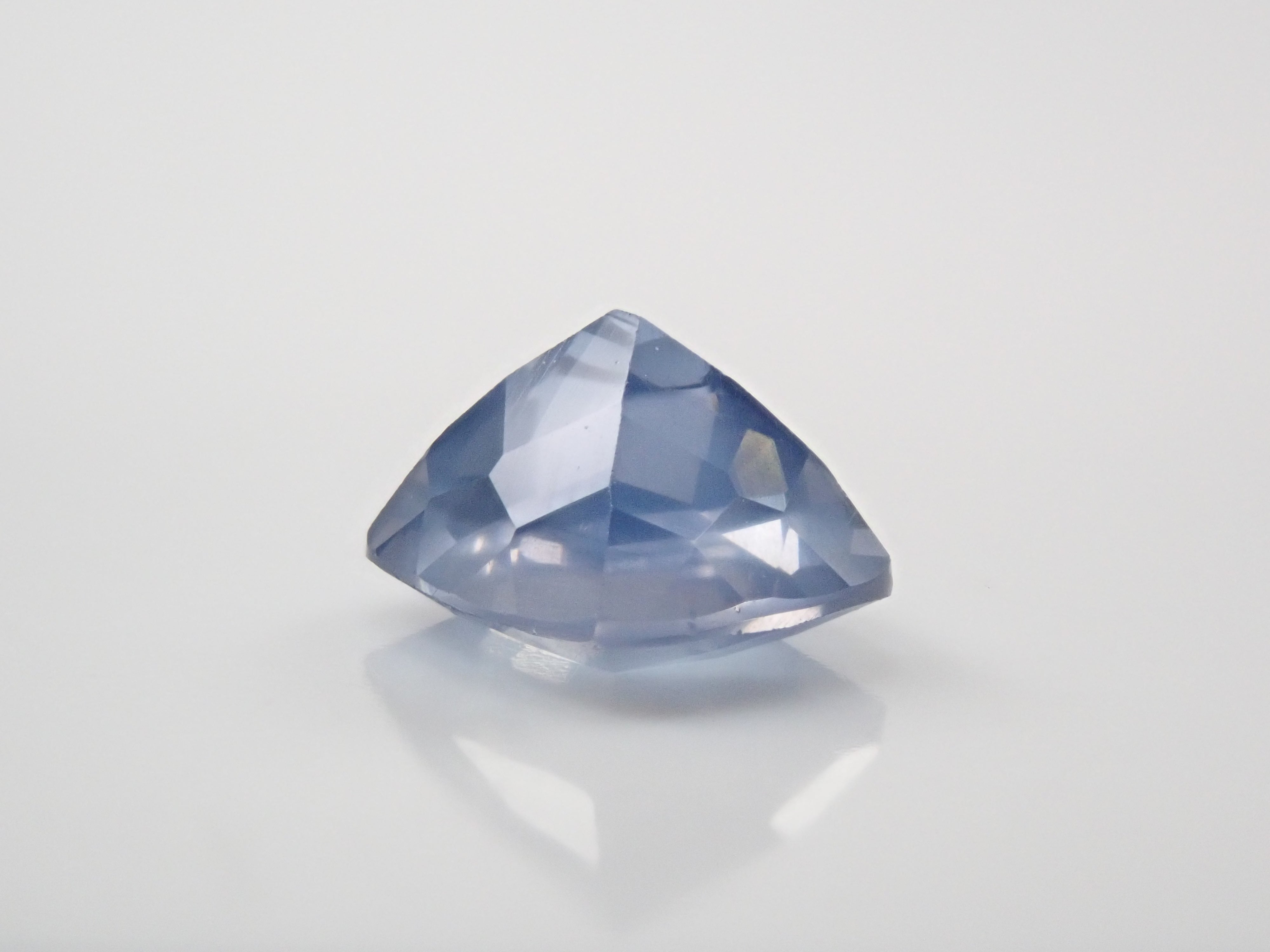 ジンバブエ産ブルーアパタイト(UVタイプ) 1.061ctルース