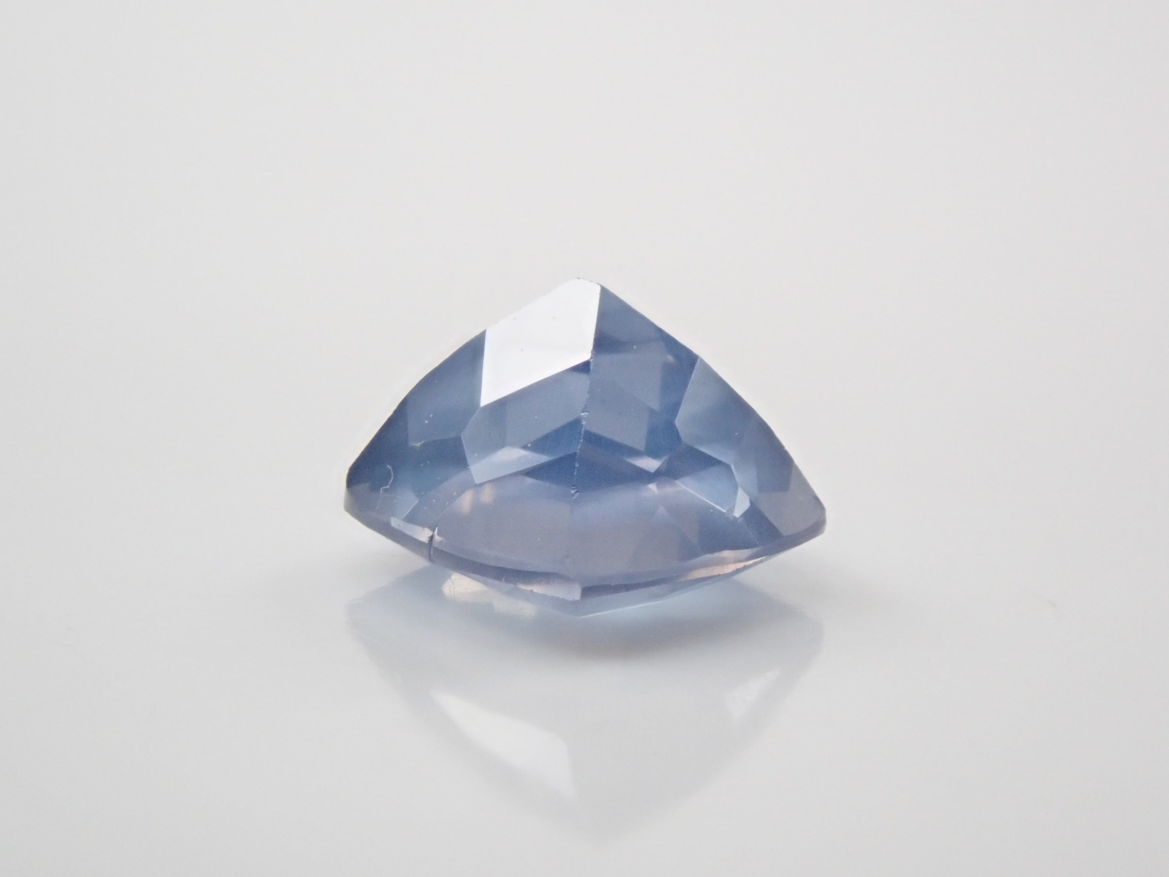 ジンバブエ産ブルーアパタイト(UVタイプ) 1.061ctルース