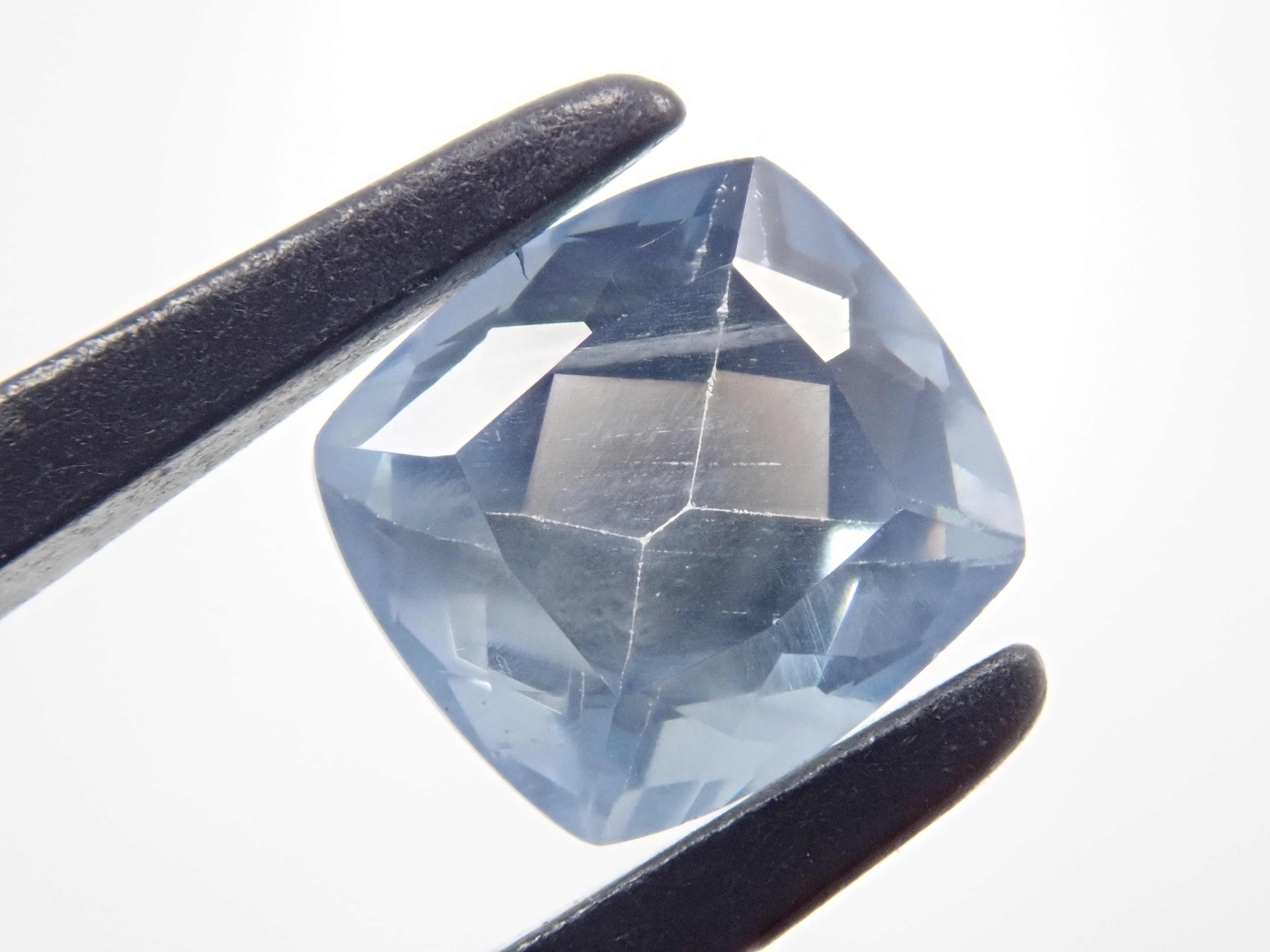 ジンバブエ産ブルーアパタイト(UVタイプ) 1.061ctルース