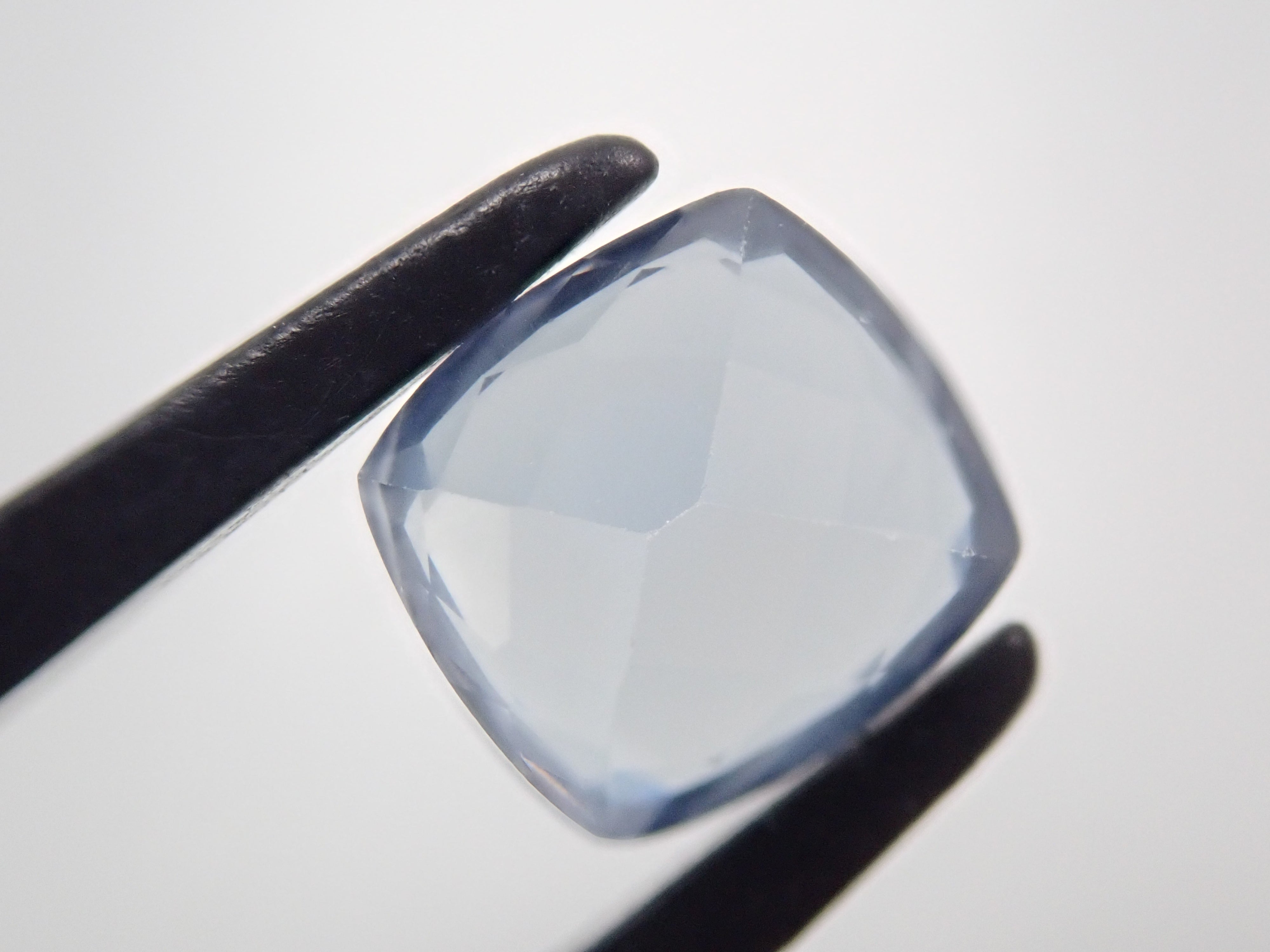 ジンバブエ産ブルーアパタイト(UVタイプ) 1.061ctルース