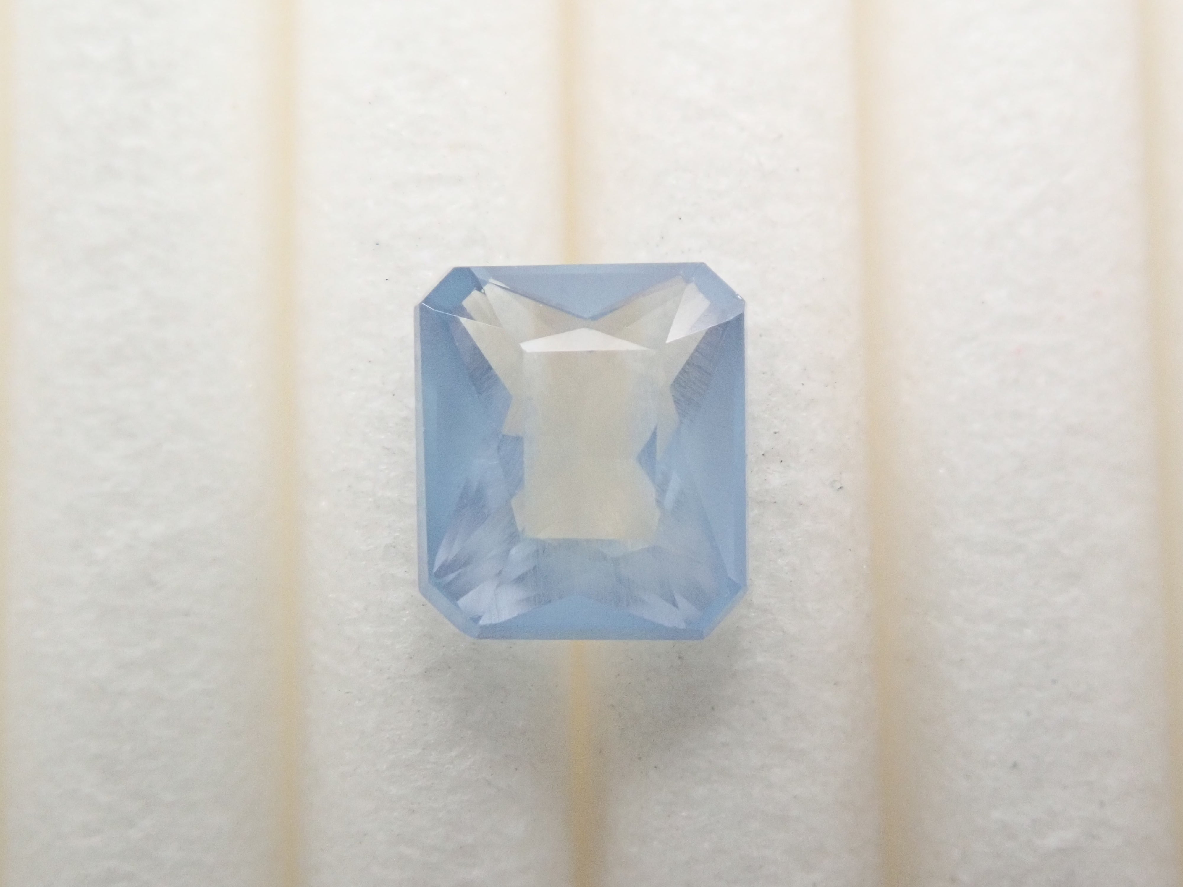 ジンバブエ産ブルーアパタイト(UVタイプ) 0.703ctルース