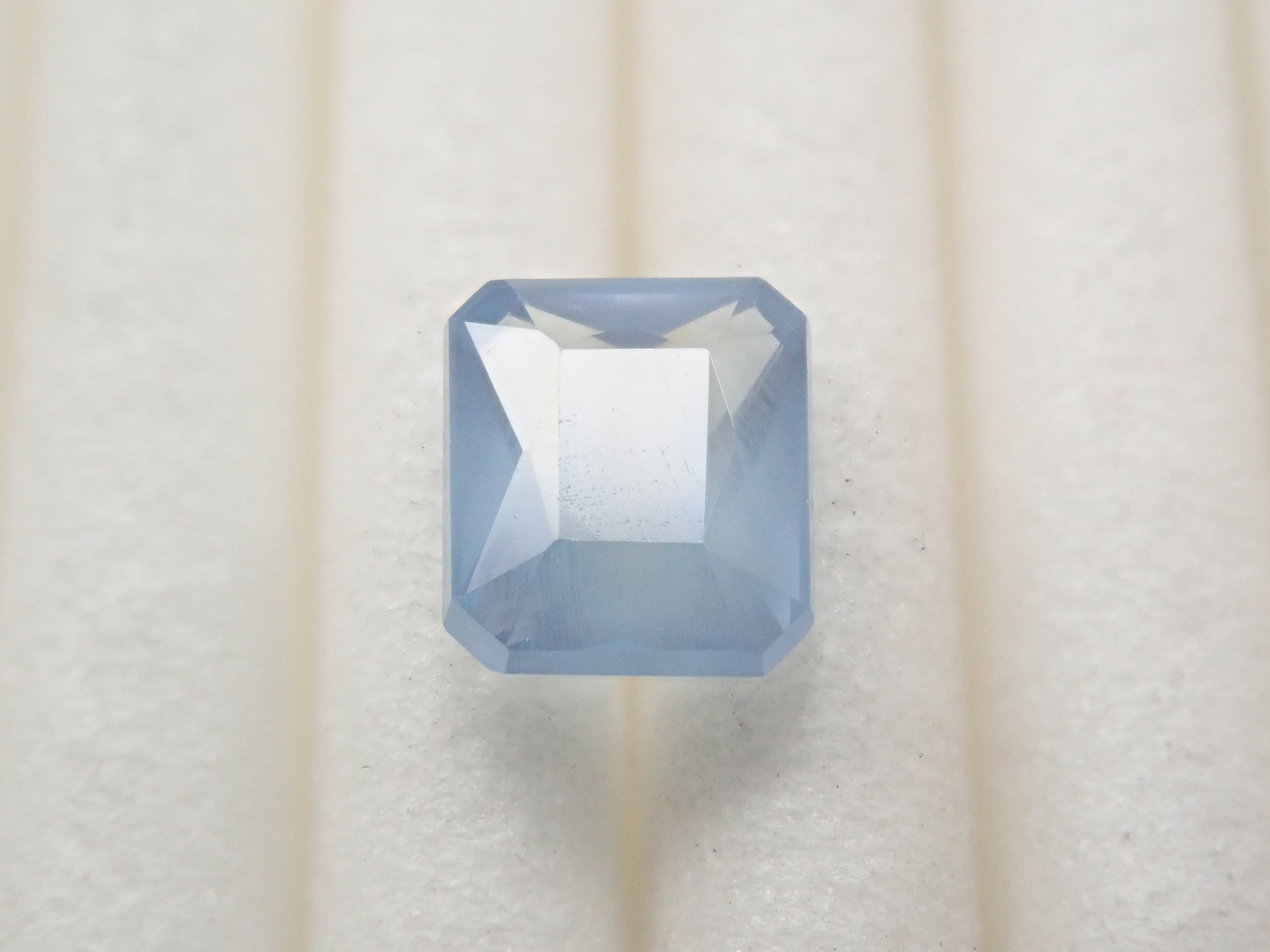 ジンバブエ産ブルーアパタイト(UVタイプ) 0.703ctルース