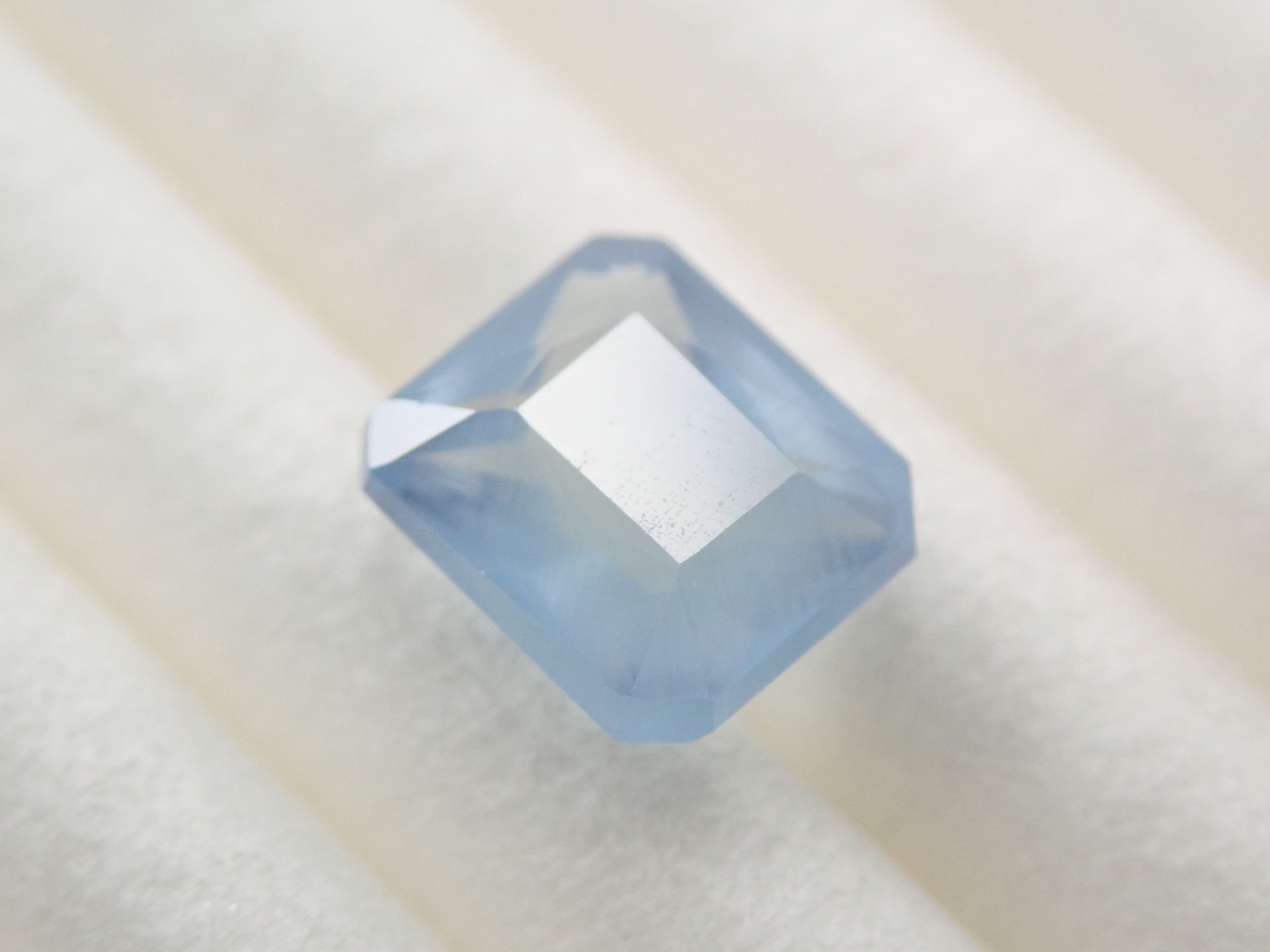 ジンバブエ産ブルーアパタイト(UVタイプ) 0.703ctルース