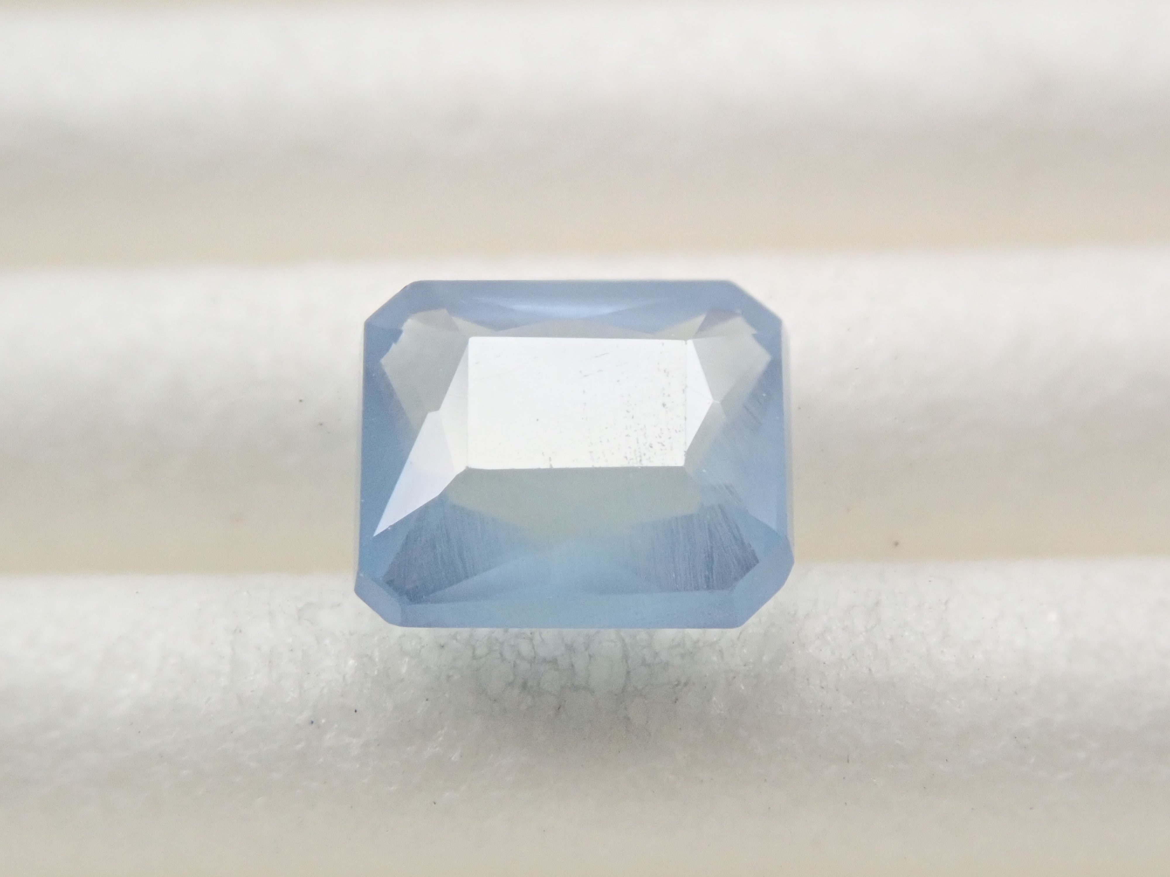 ジンバブエ産ブルーアパタイト(UVタイプ) 0.703ctルース