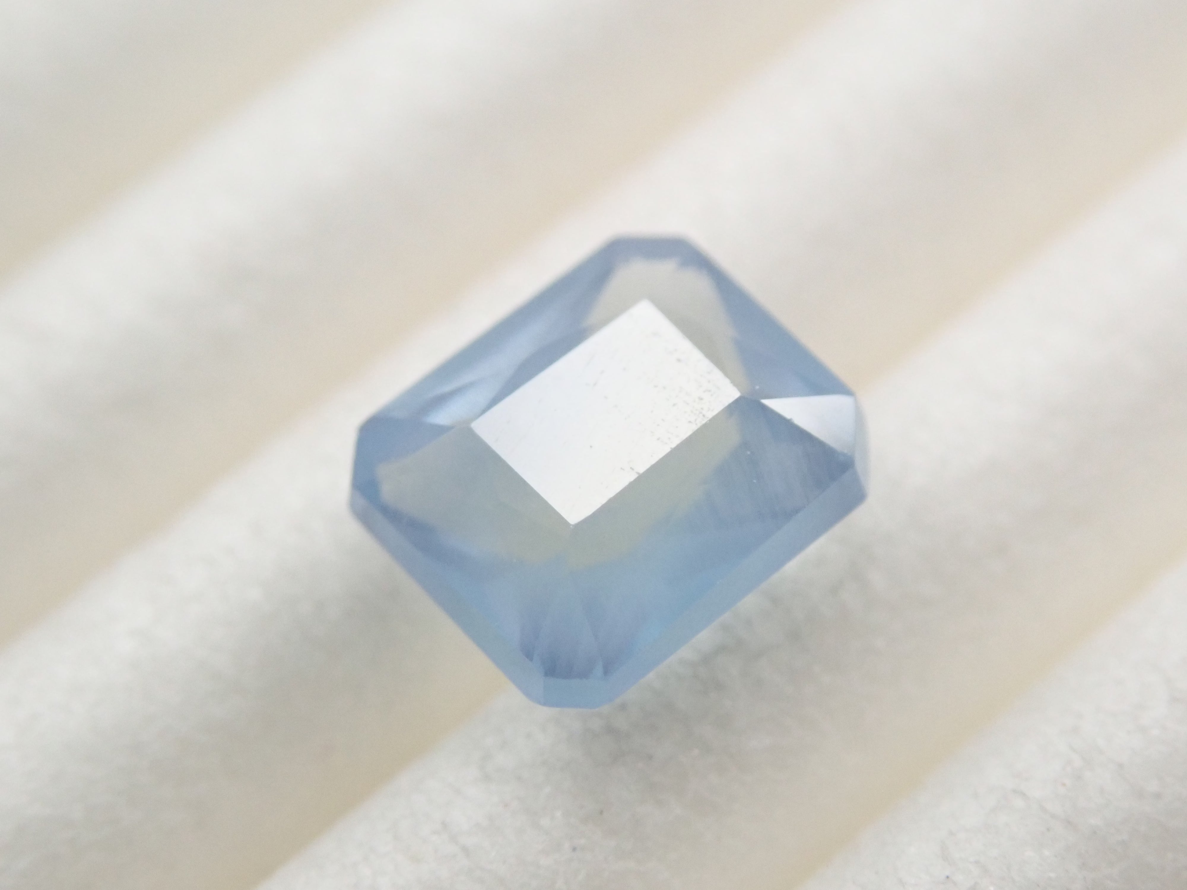 ジンバブエ産ブルーアパタイト(UVタイプ) 0.703ctルース