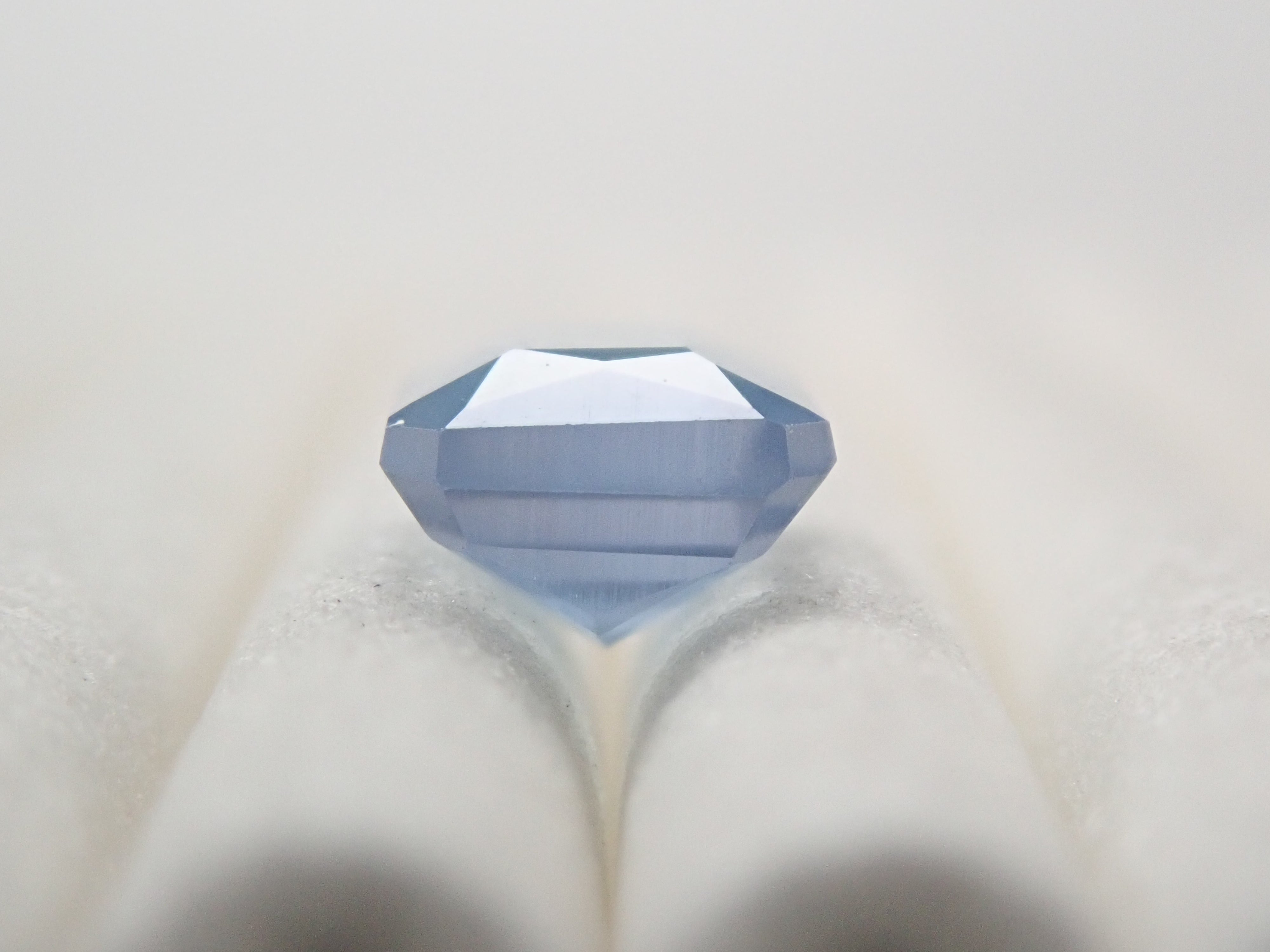 ジンバブエ産ブルーアパタイト(UVタイプ) 0.703ctルース