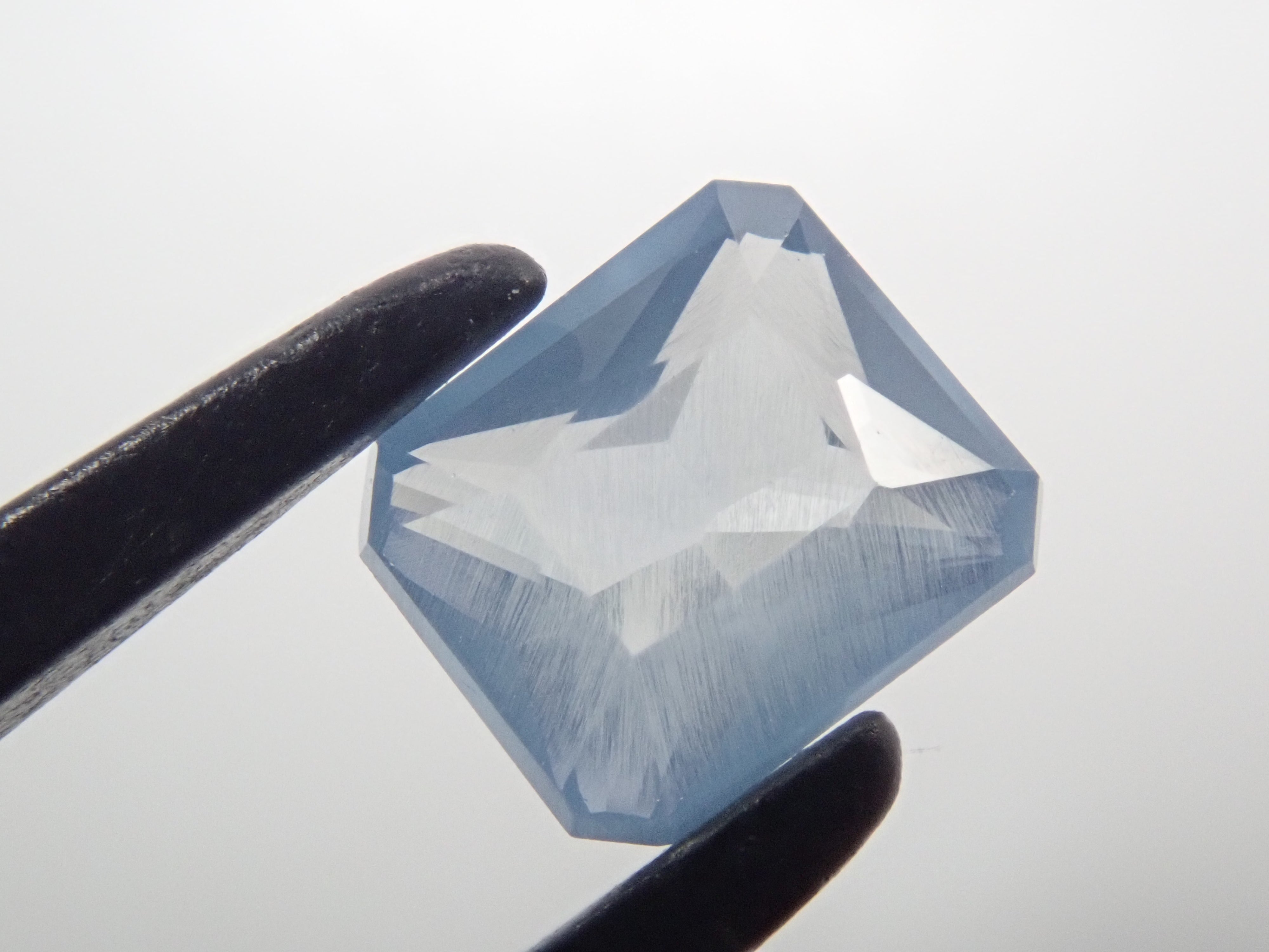 ジンバブエ産ブルーアパタイト(UVタイプ) 0.703ctルース