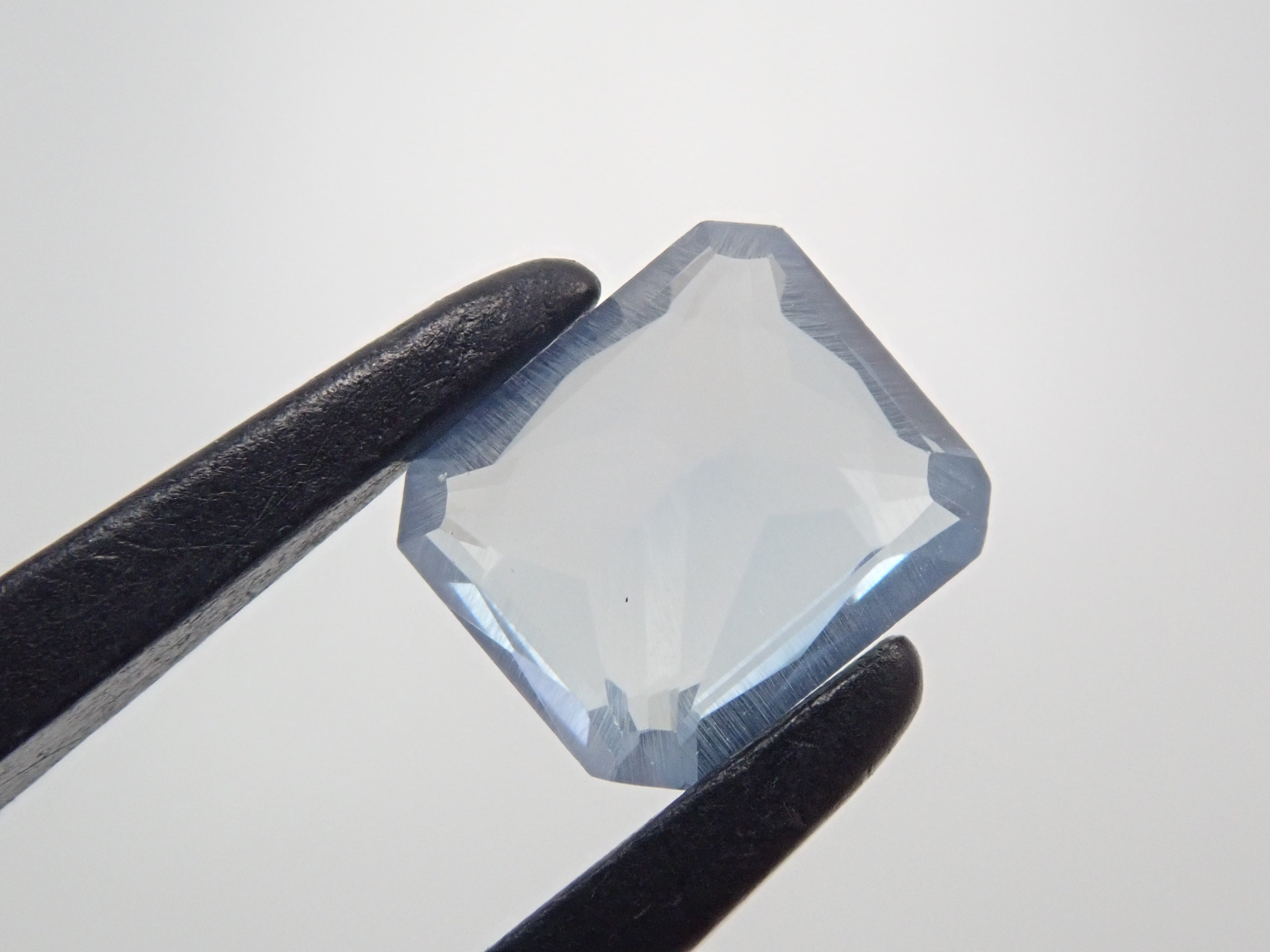 ジンバブエ産ブルーアパタイト(UVタイプ) 0.703ctルース