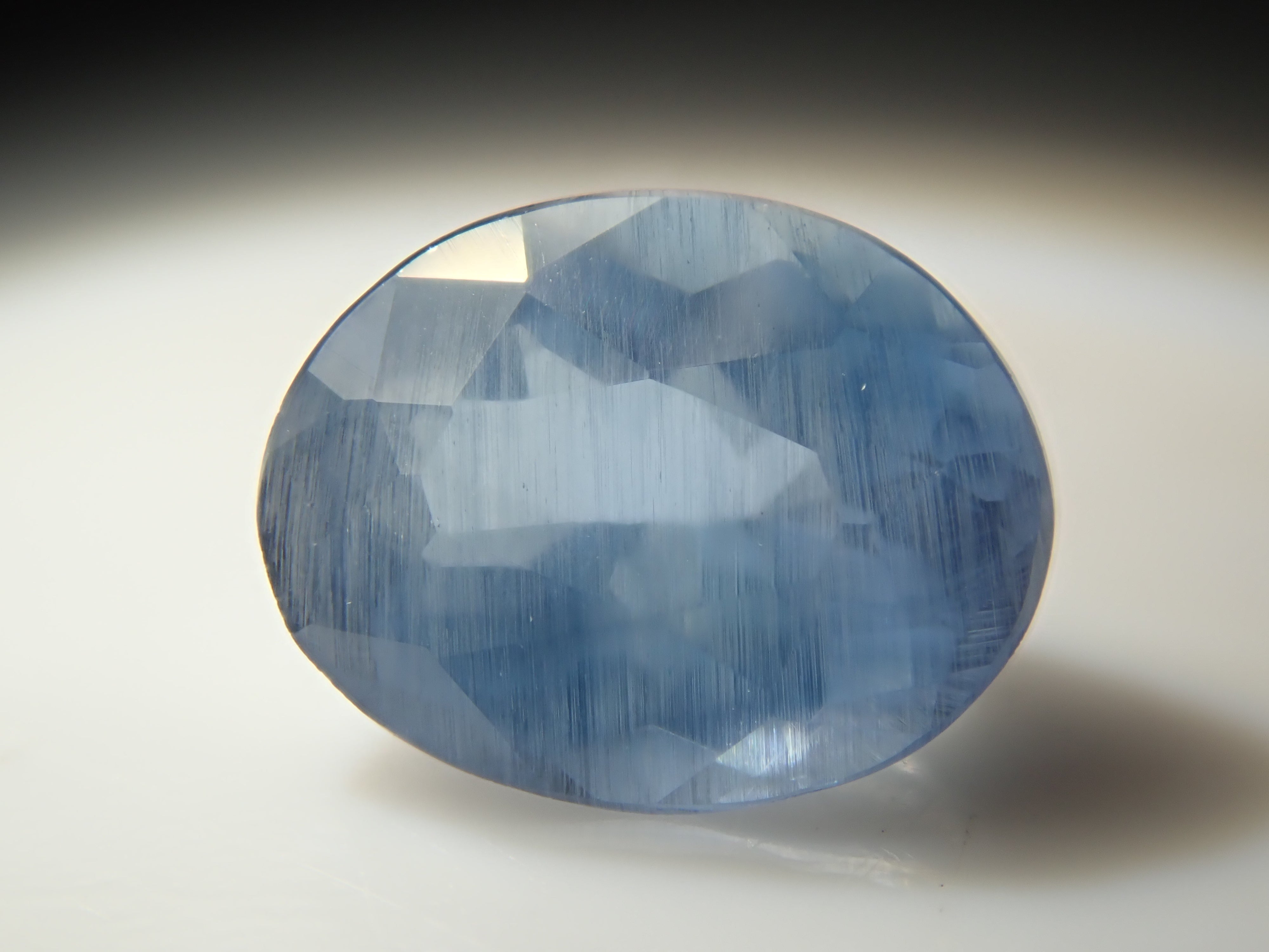 ジンバブエ産ブルーアパタイト(UVタイプ) 0.539ctルース