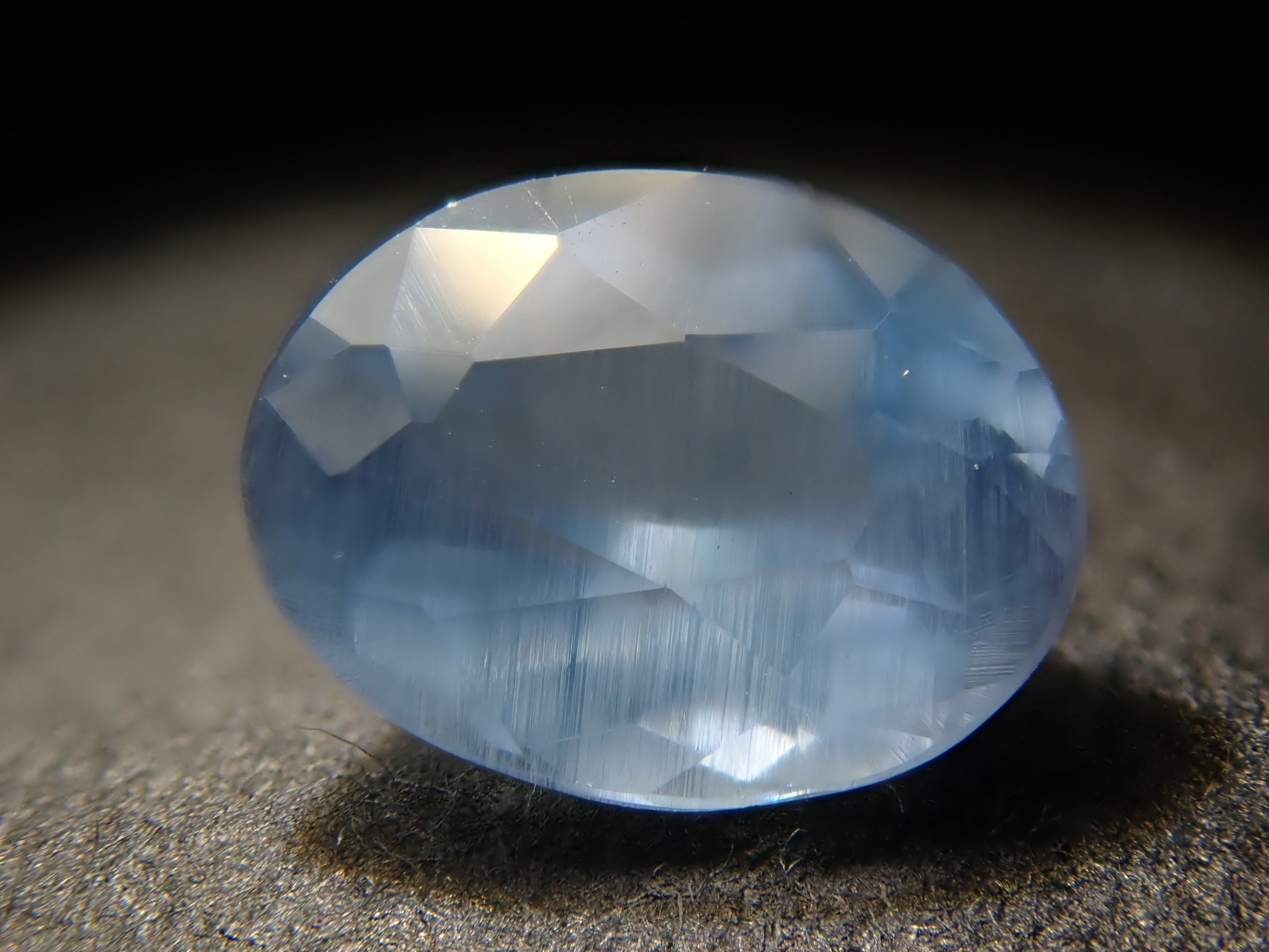 ジンバブエ産ブルーアパタイト(UVタイプ) 0.539ctルース