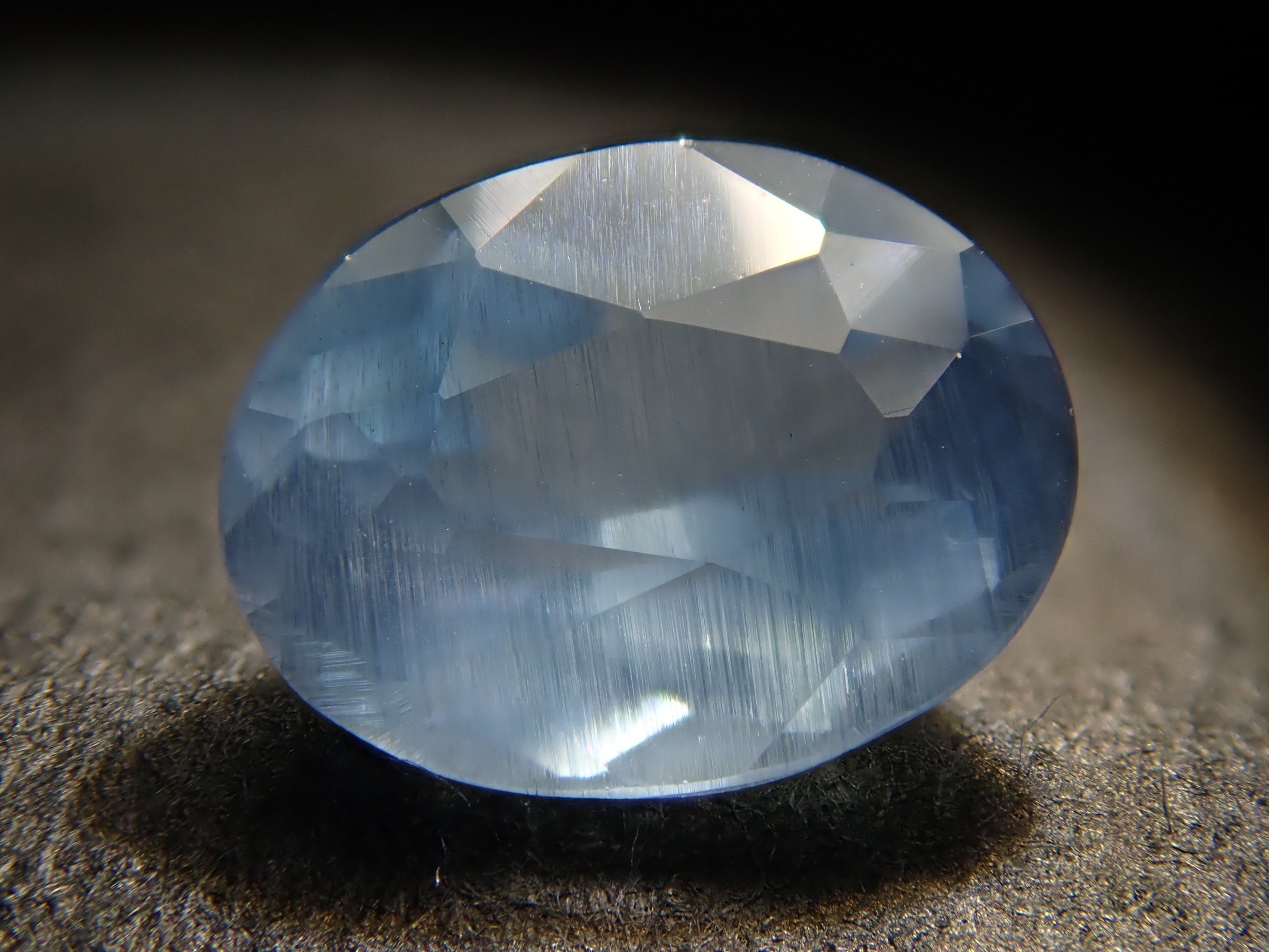 ジンバブエ産ブルーアパタイト(UVタイプ) 0.539ctルース