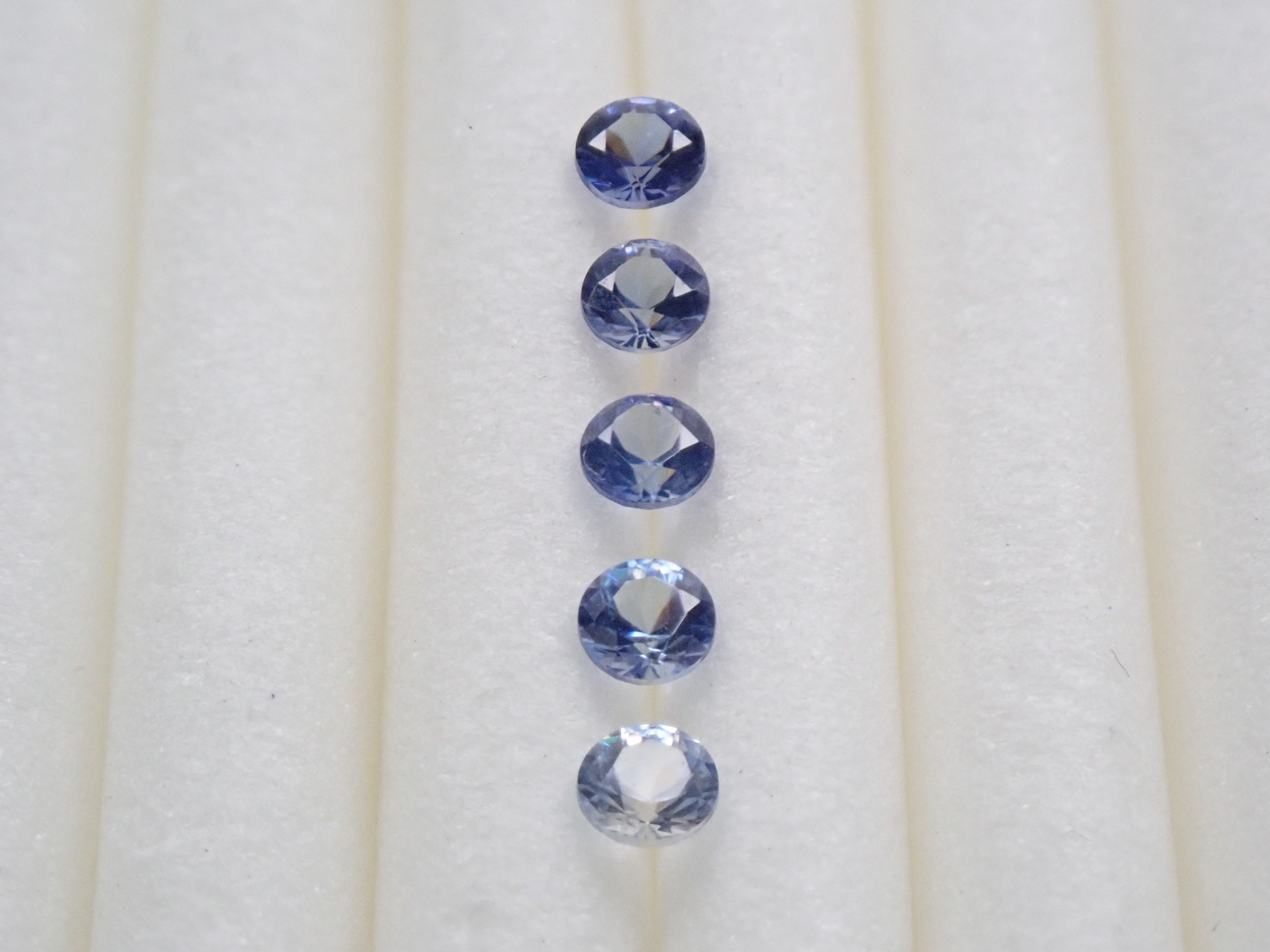 ベニトアイト 2.2mm/0.270ctルース(グラデーションセット)