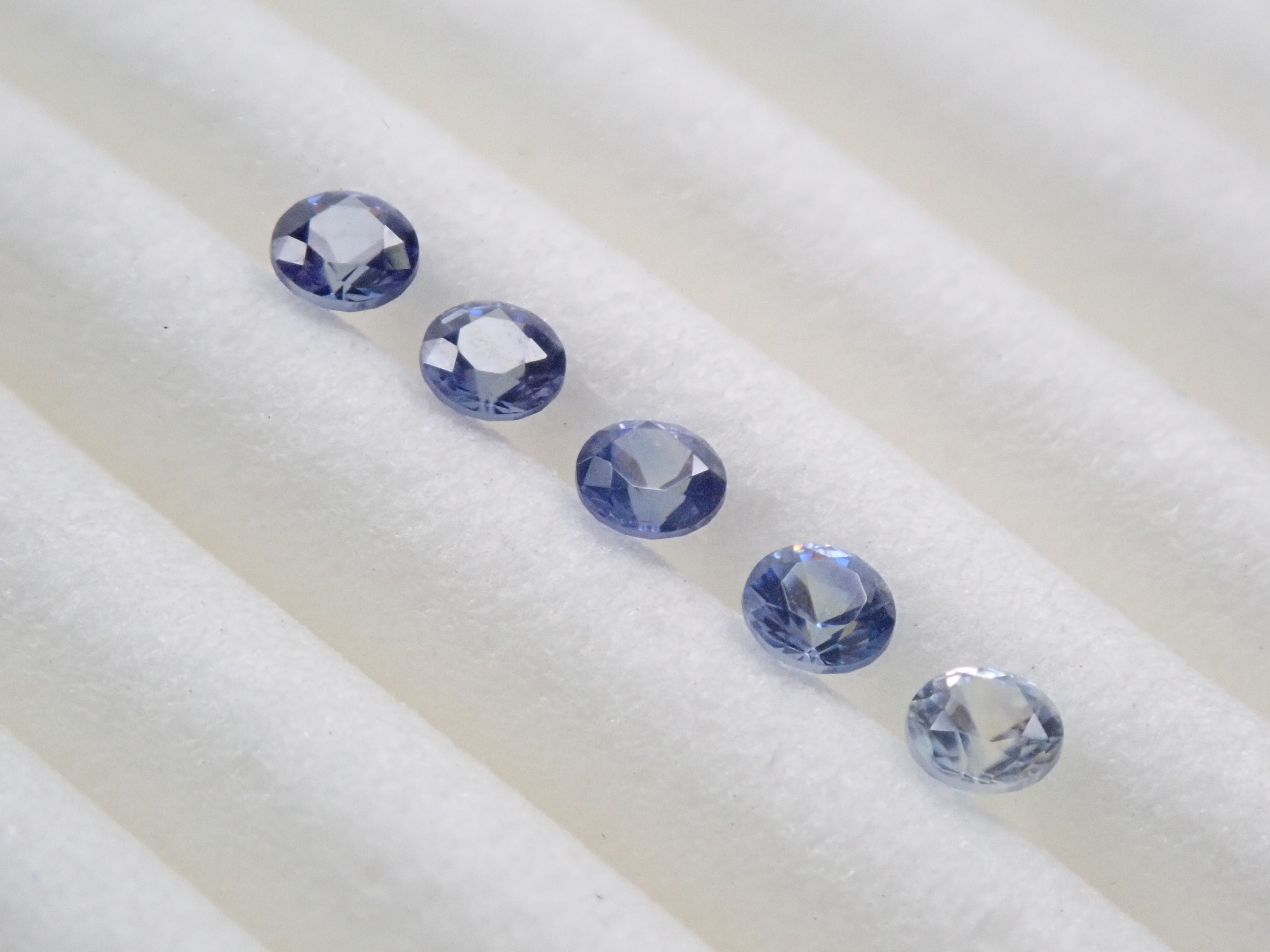 ベニトアイト 2.2mm/0.270ctルース(グラデーションセット)