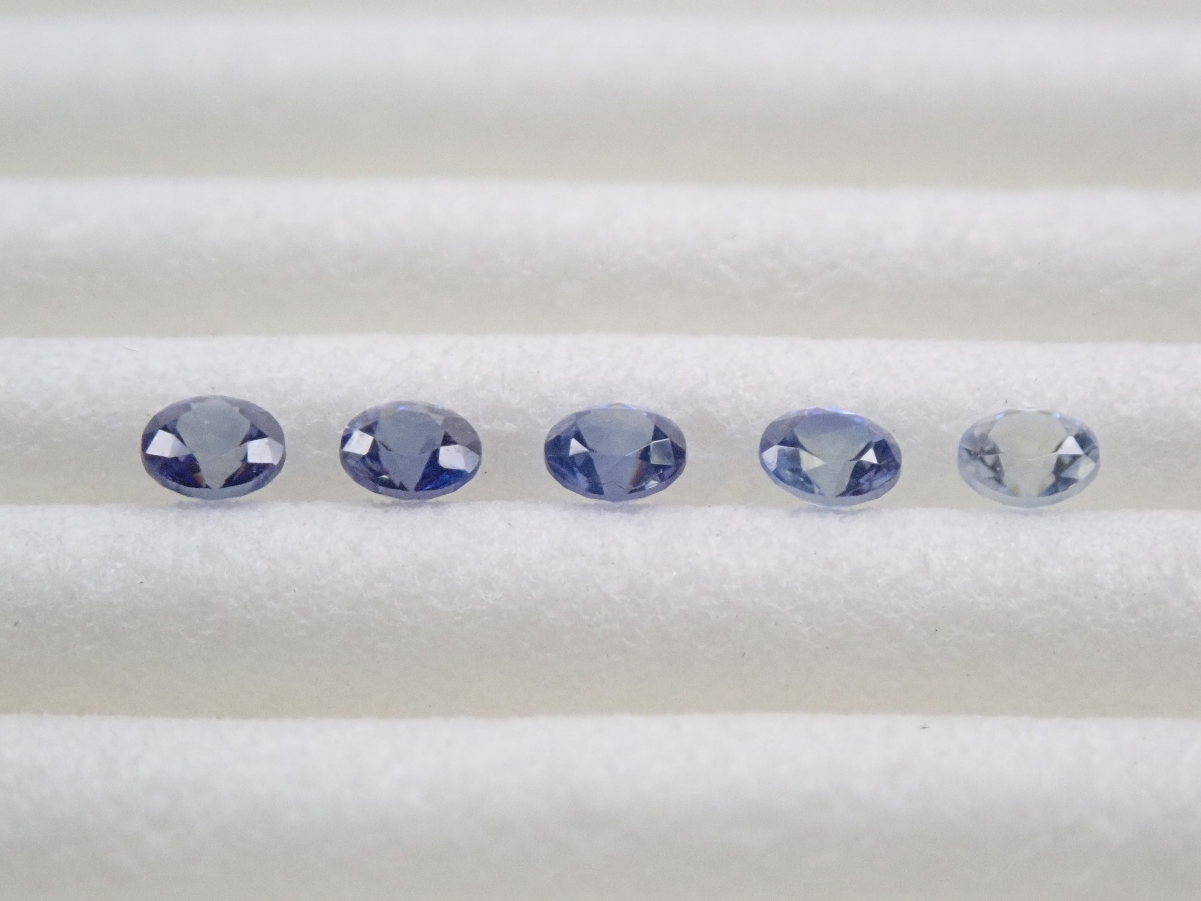 ベニトアイト 2.2mm/0.270ctルース(グラデーションセット)