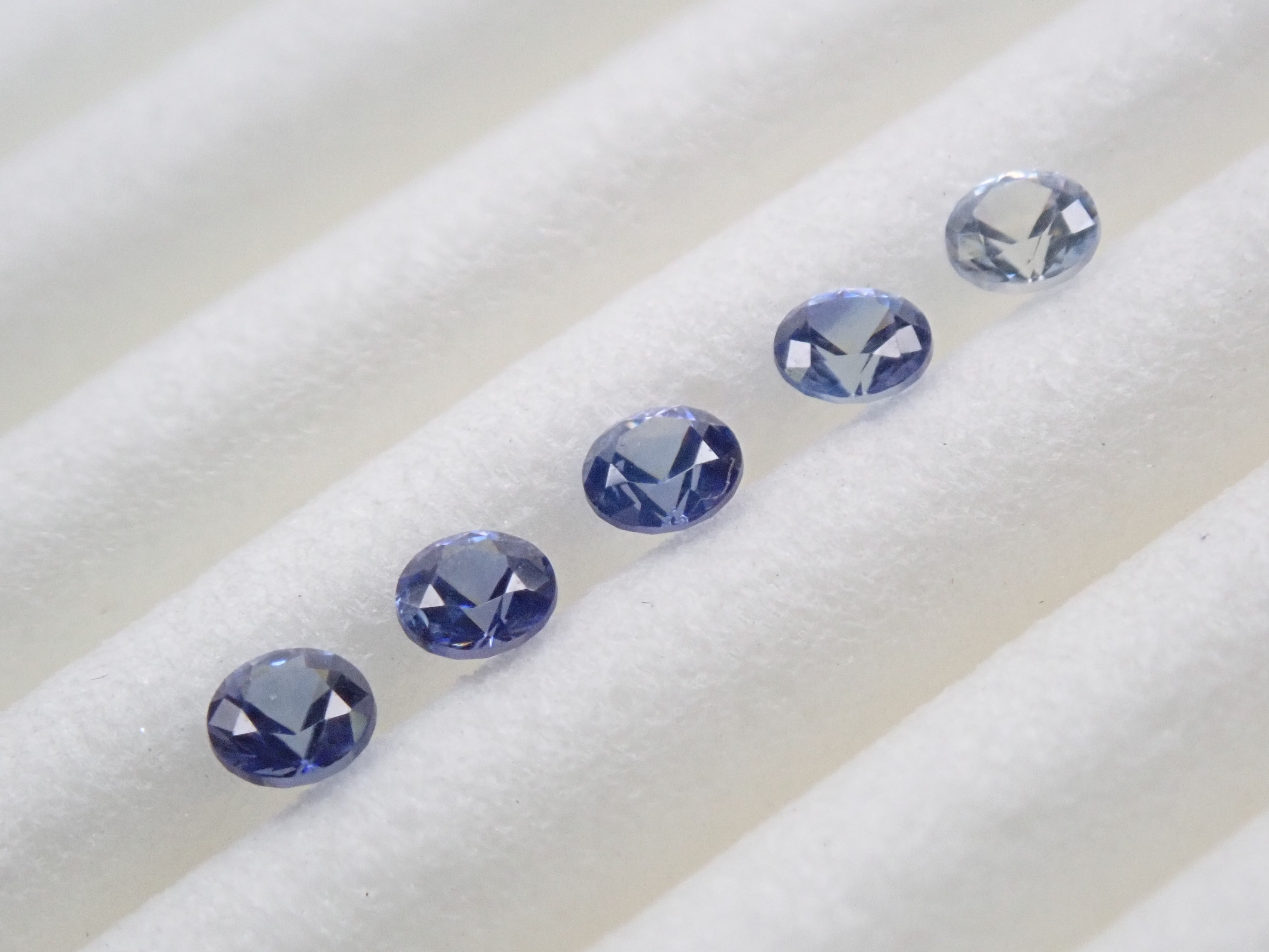 ベニトアイト 2.2mm/0.270ctルース(グラデーションセット)