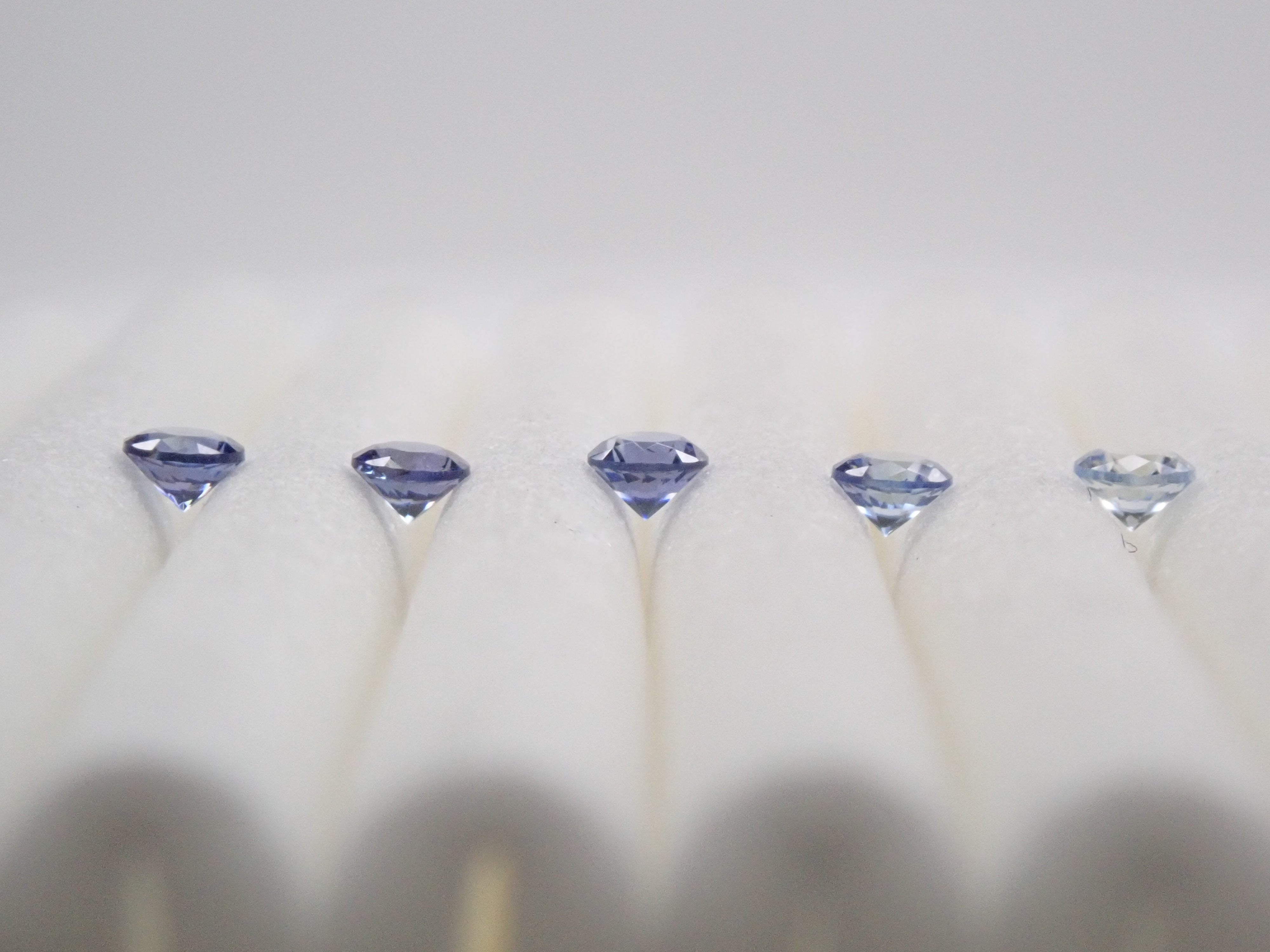 ベニトアイト 2.2mm/0.270ctルース(グラデーションセット)