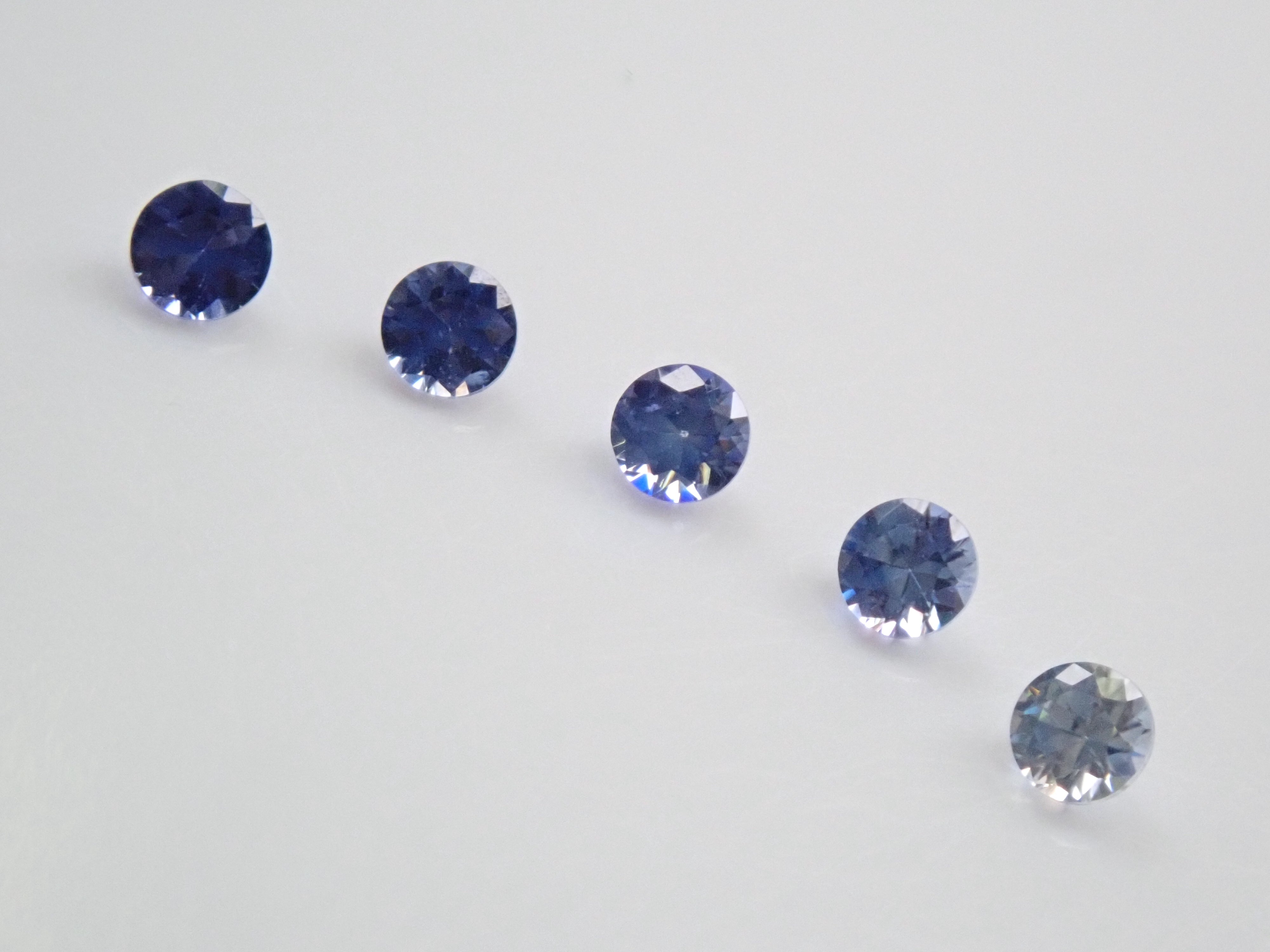 ベニトアイト 2.2mm/0.270ctルース(グラデーションセット)
