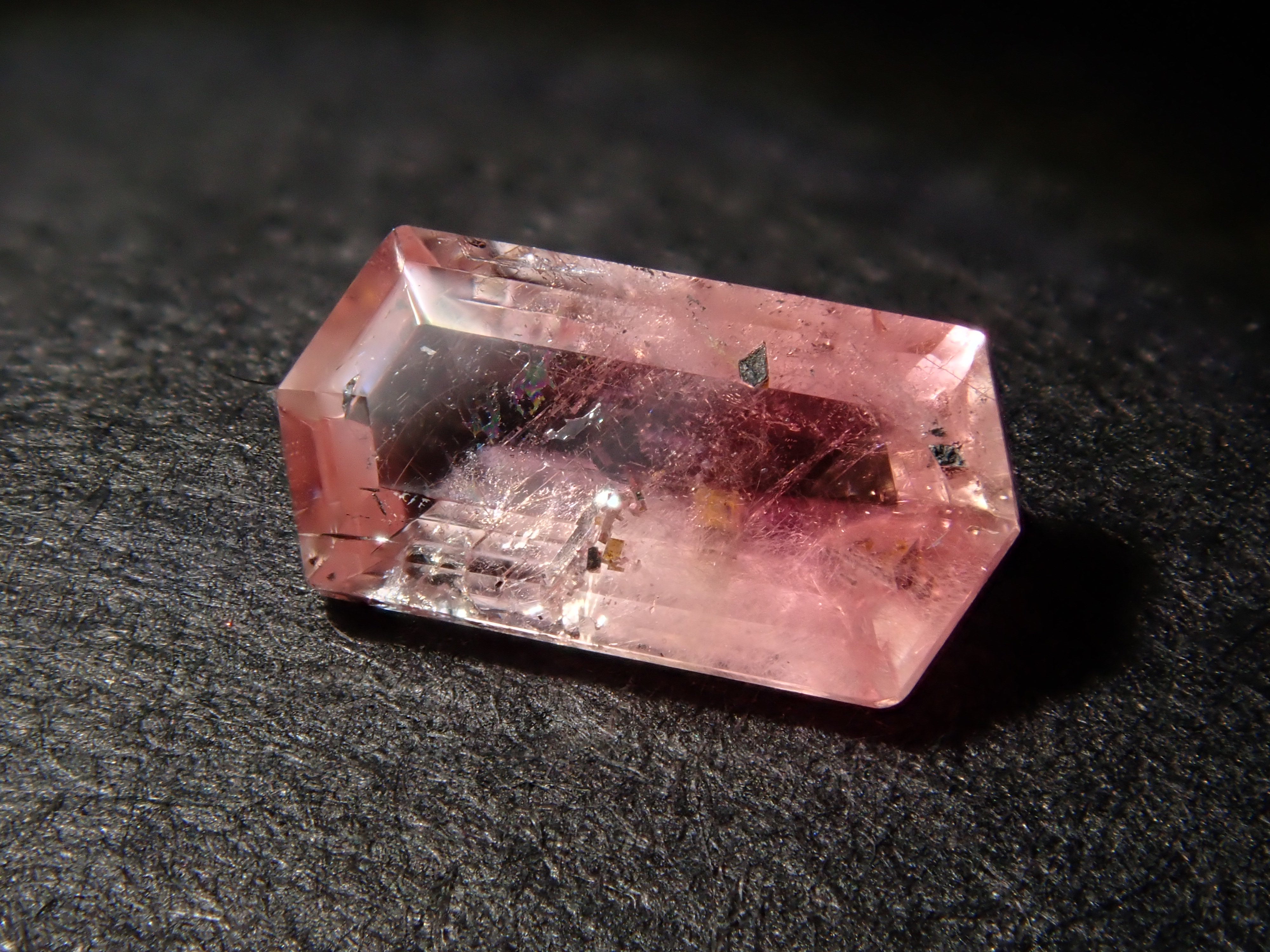 【12562705掲載】ブラジル産ピンクユークレース 0.310ctルース