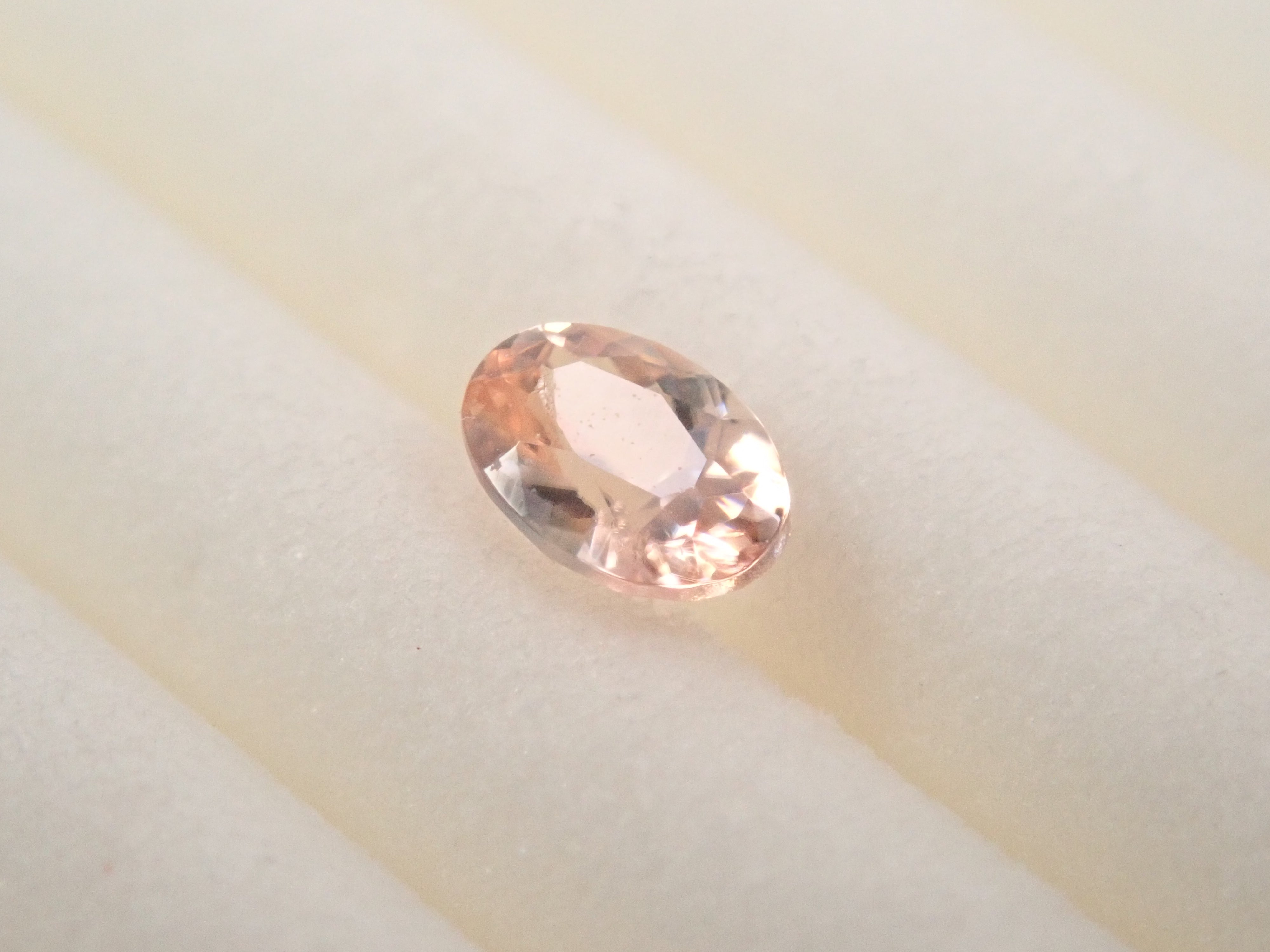 アメリカ産オレンジベニトアイト(ピーチベニトアイト) 0.135ctルース 鑑別書