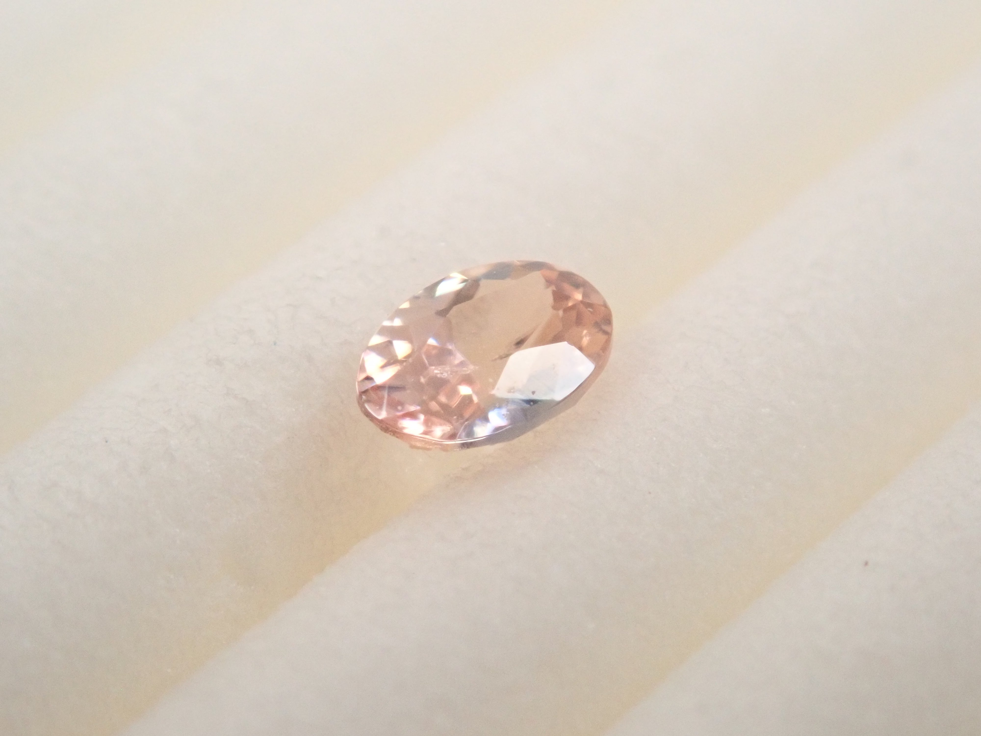 アメリカ産オレンジベニトアイト(ピーチベニトアイト) 0.135ctルース 鑑別書