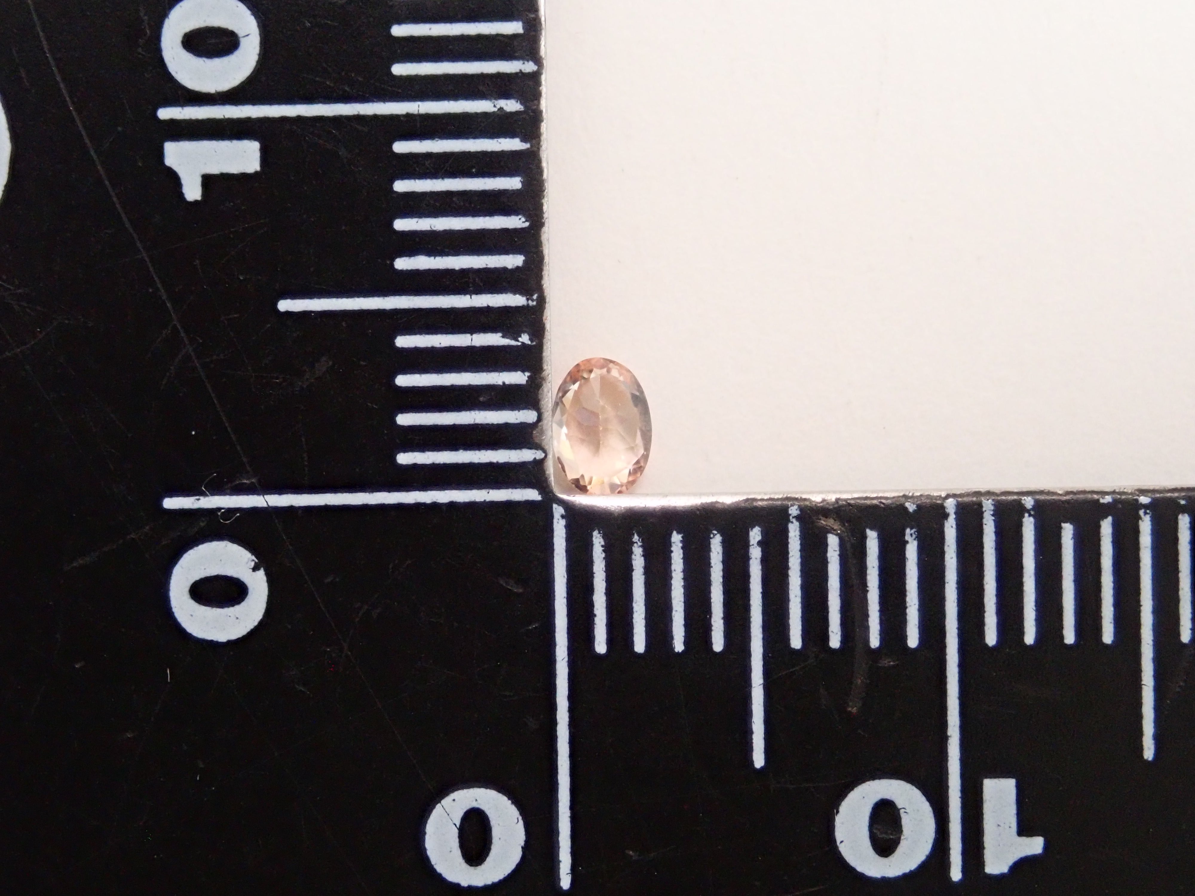 アメリカ産オレンジベニトアイト(ピーチベニトアイト) 0.135ctルース 鑑別書