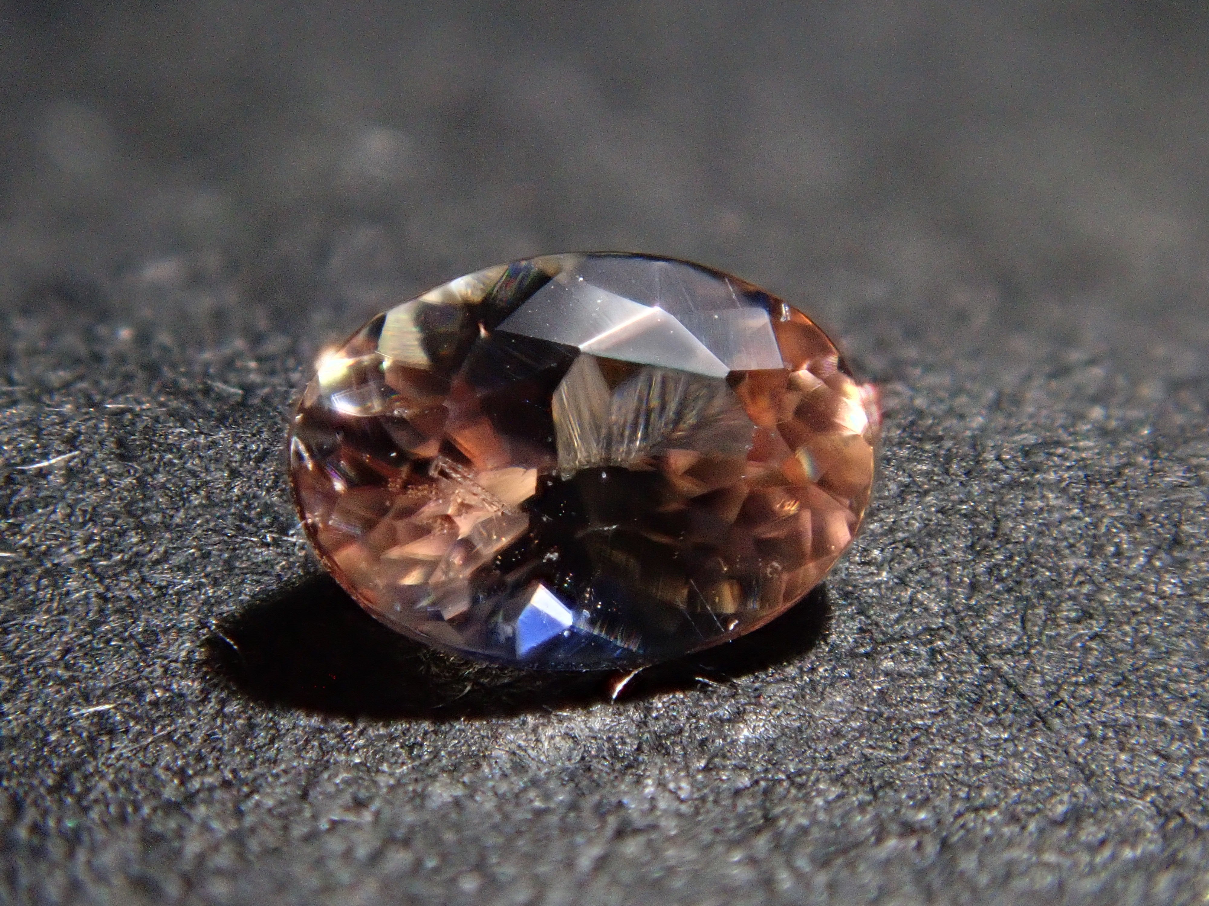 アメリカ産オレンジベニトアイト(ピーチベニトアイト) 0.135ctルース 鑑別書