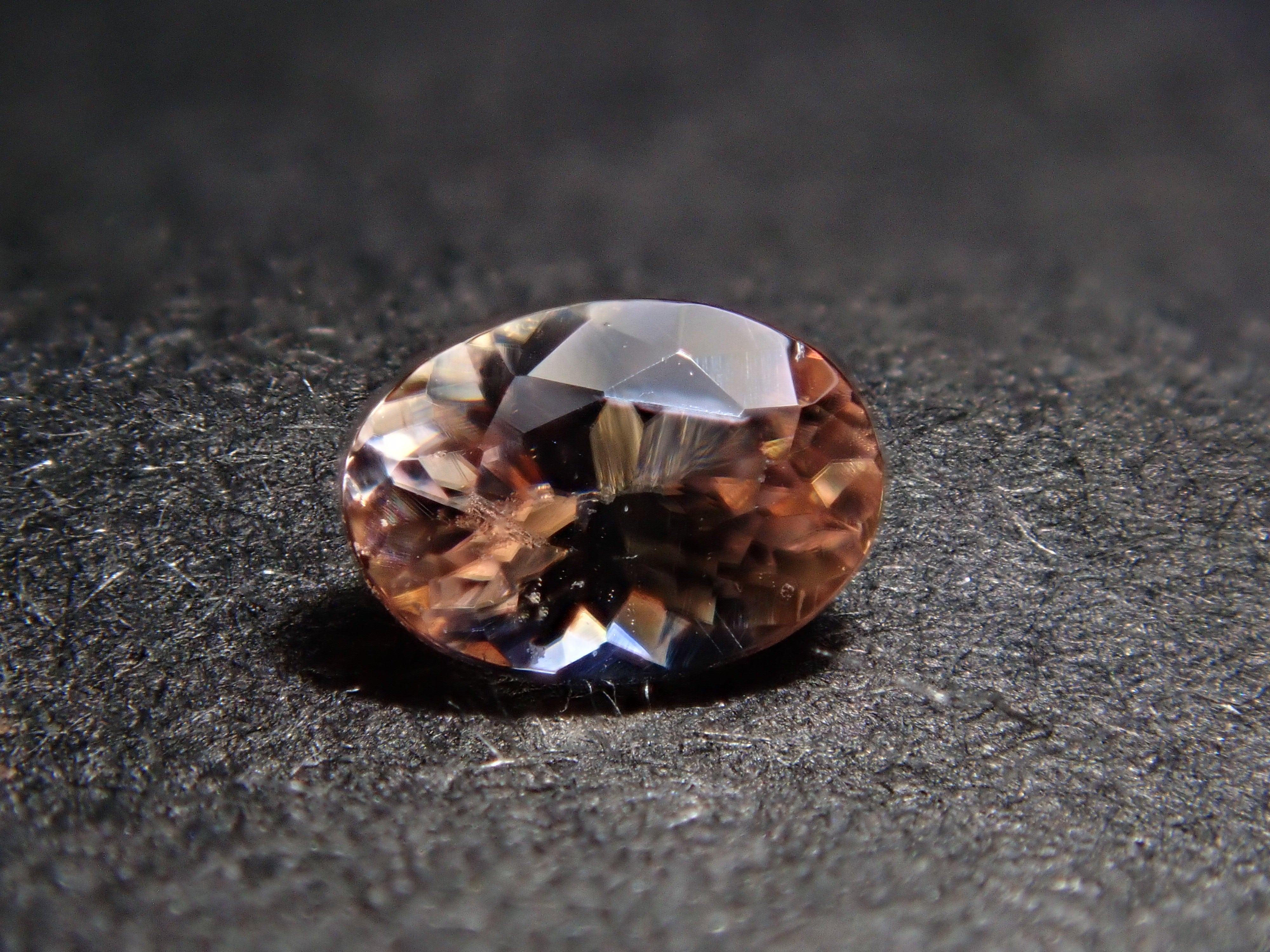 【12562706掲載】アメリカ産オレンジベニトアイト 0.135ctルース