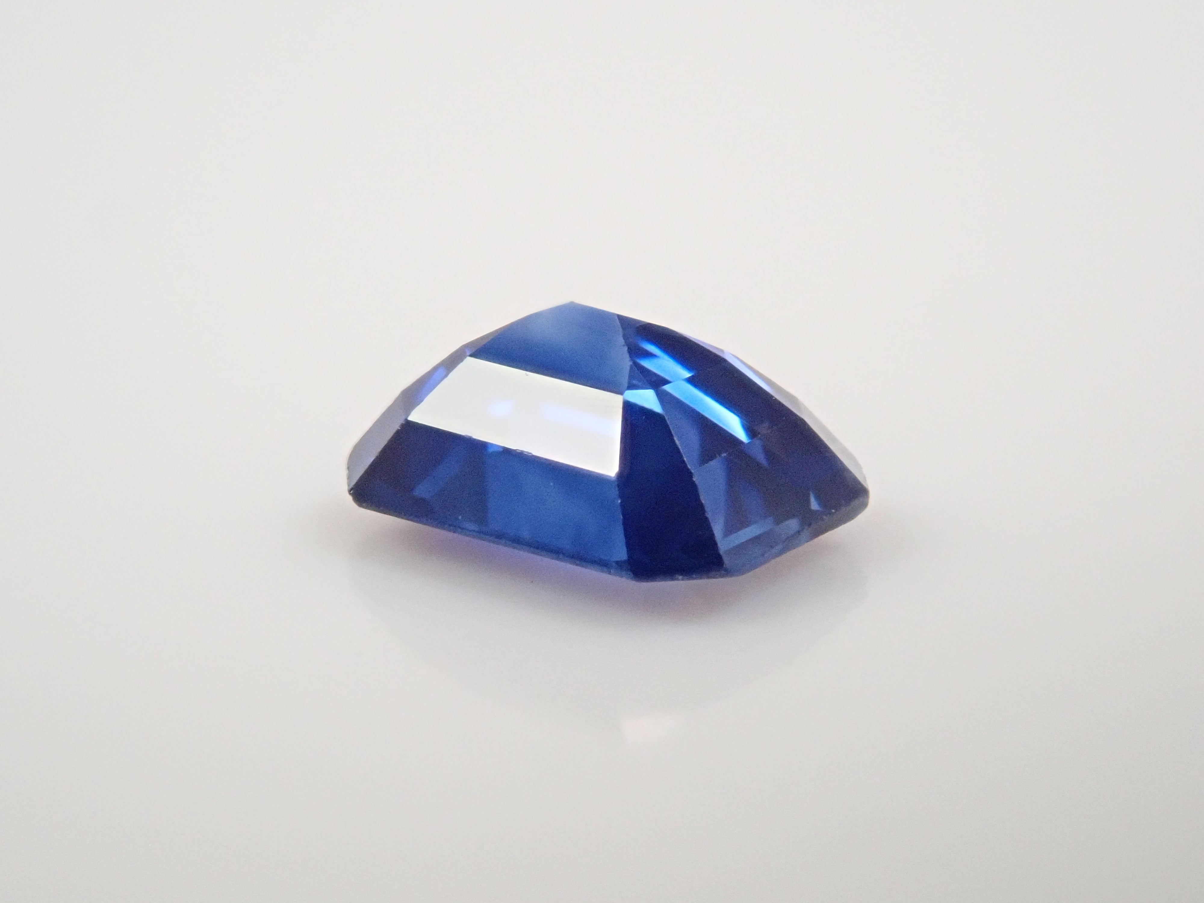 【4/11 22時販売】スリランカ産ブルーサファイア 0.345ctルース