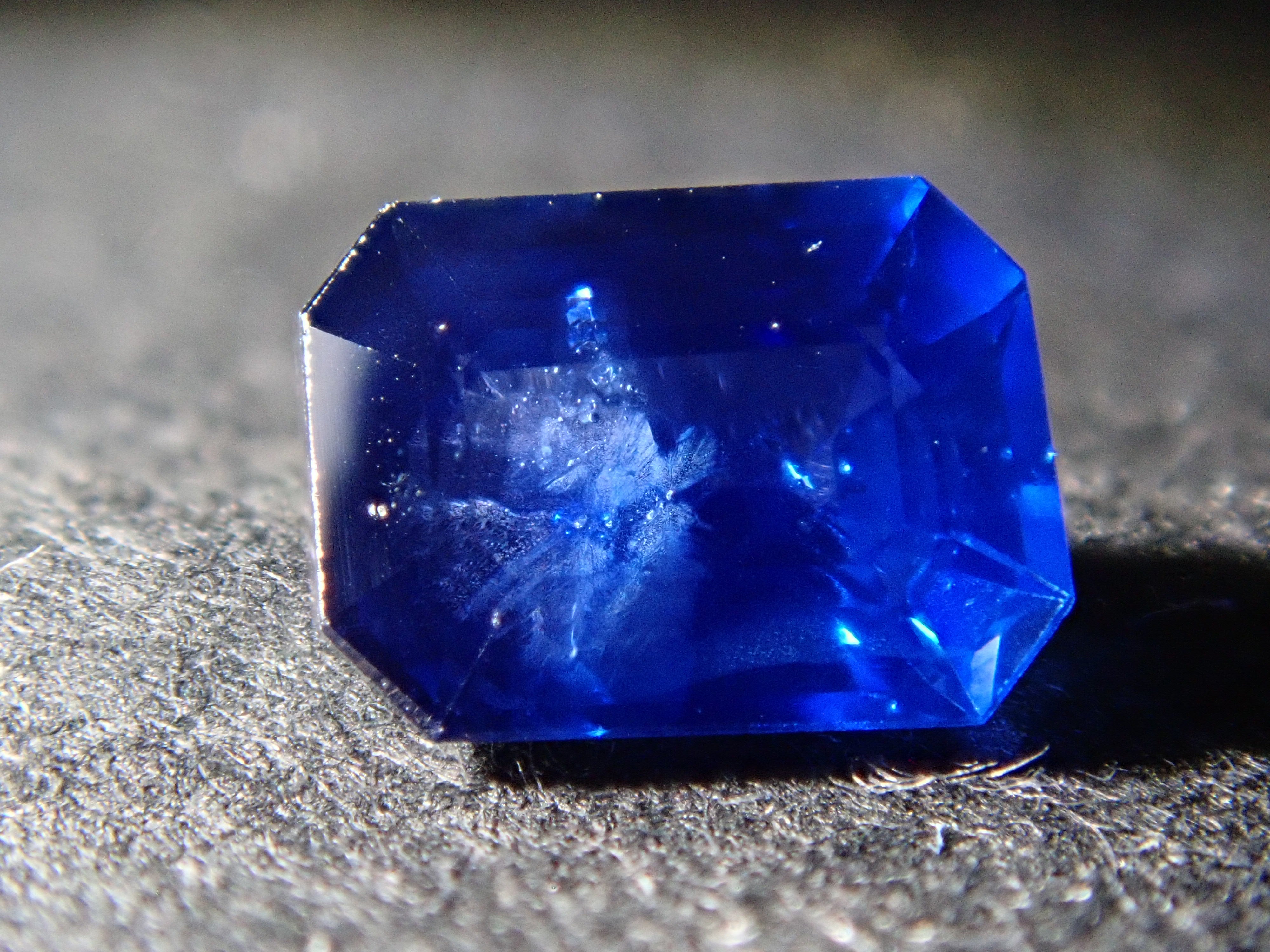 【12562675掲載】スリランカ産ブルーサファイア 0.442ctルース