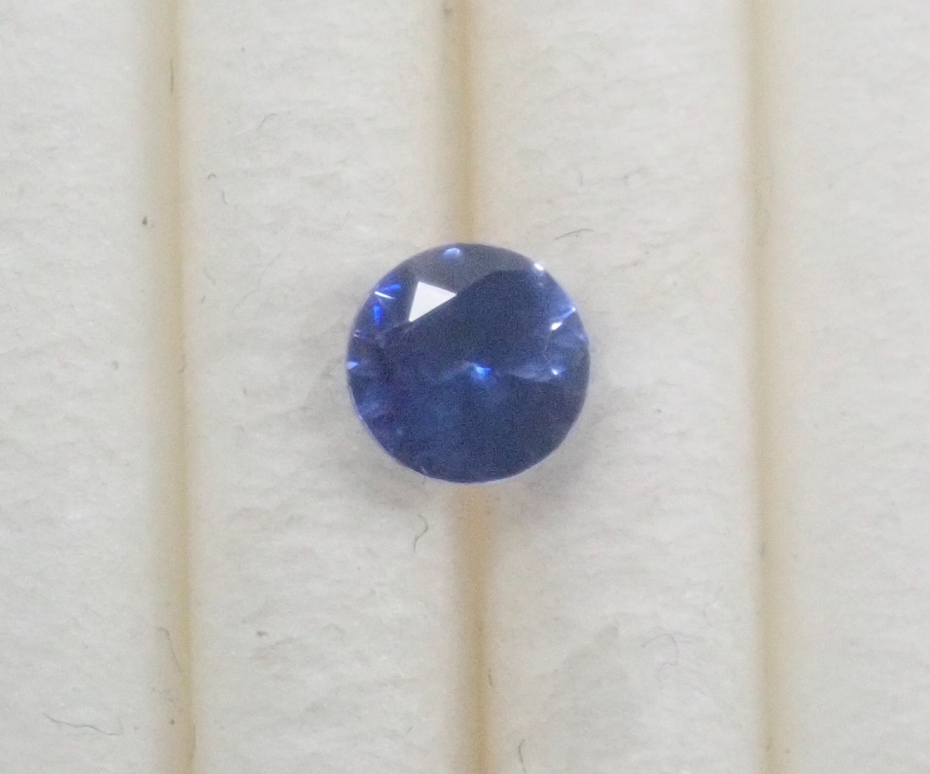 【4/11 22時販売】アメリカ産ベニトアイト 3.4mm/0.175ctルース